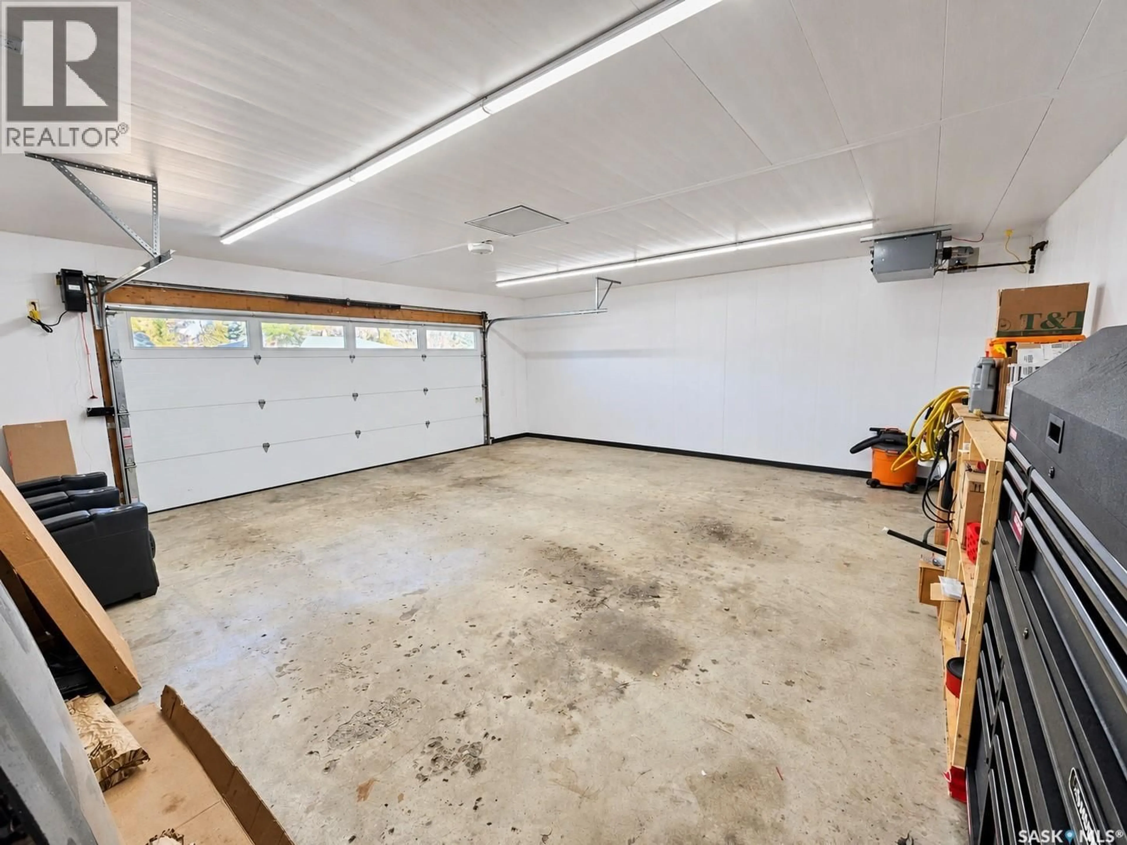 Indoor garage for 1513 CHESTNUT DRIVE, Moosomin Saskatchewan S0G3N0