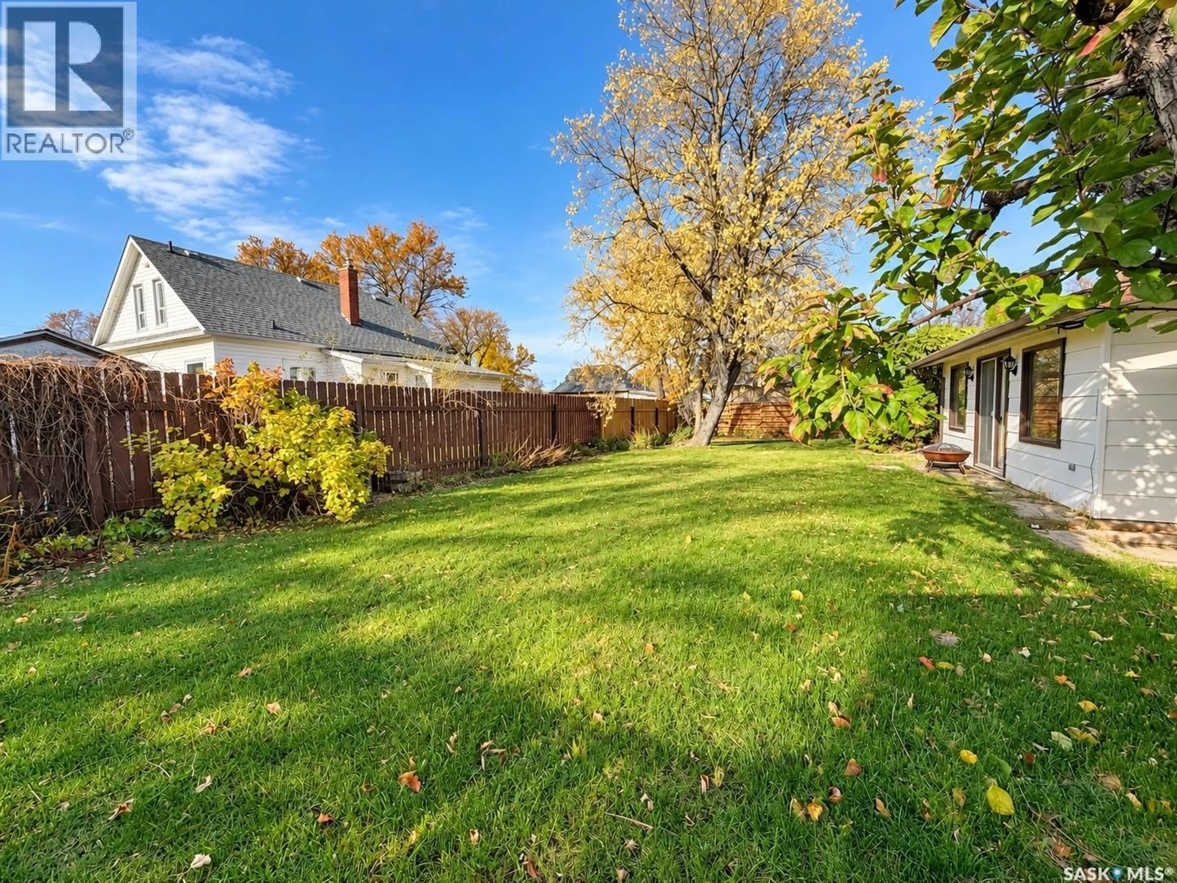 A pic from outside/outdoor area/front of a property/back of a property/a pic from drone, street for 1513 CHESTNUT DRIVE, Moosomin Saskatchewan S0G3N0