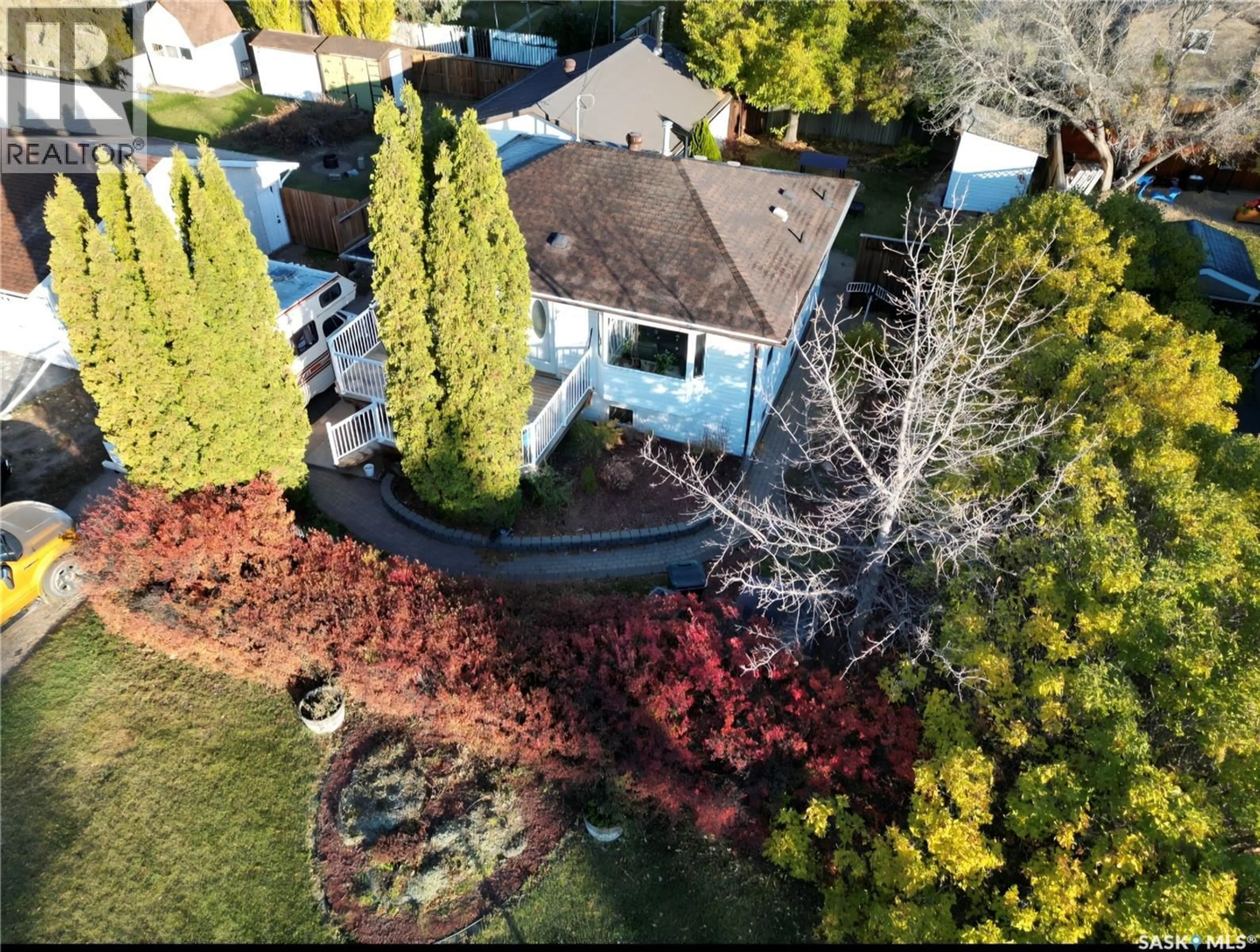 A pic from outside/outdoor area/front of a property/back of a property/a pic from drone, street for 232 25TH STREET, Battleford Saskatchewan S0M0E0