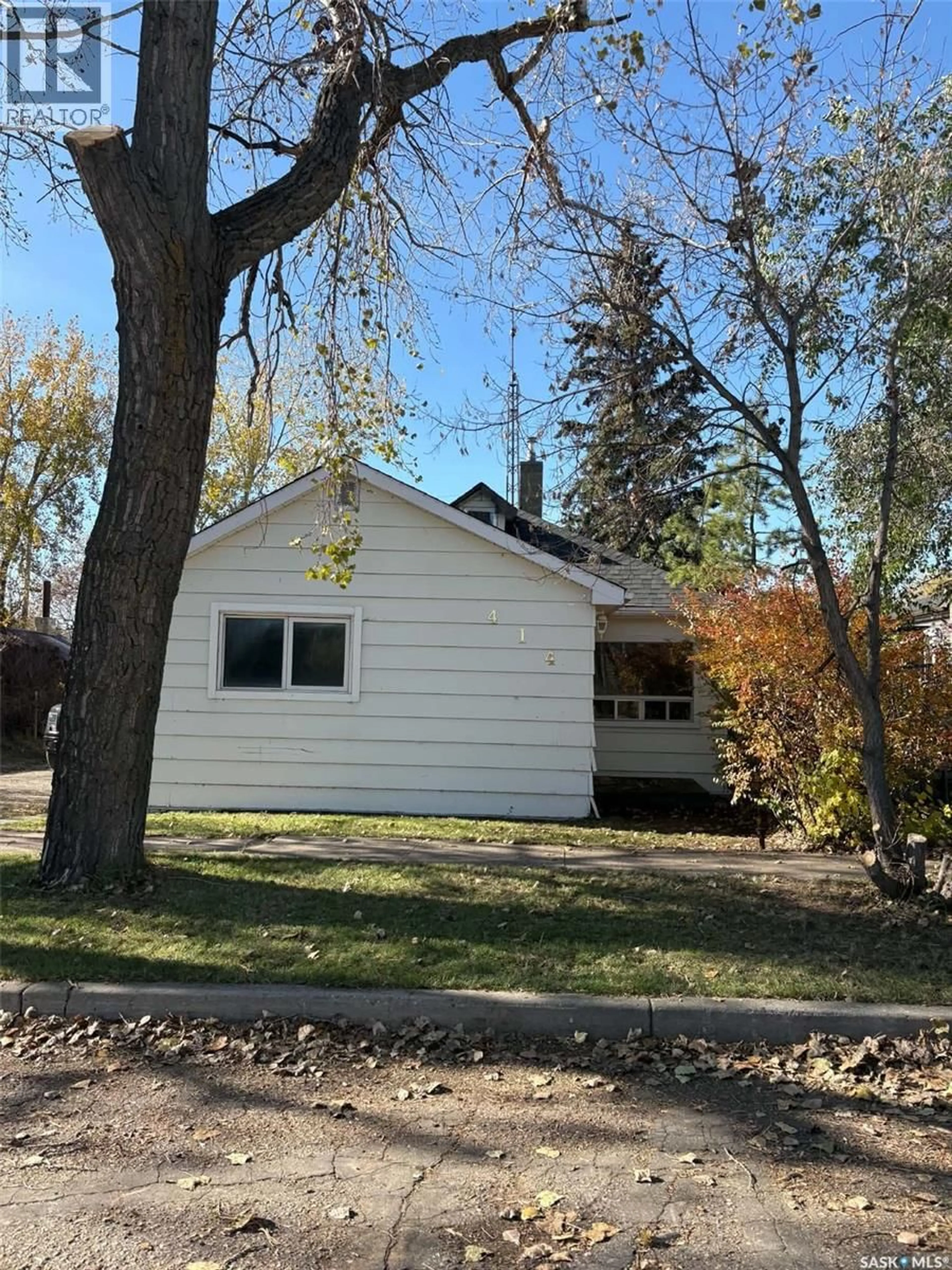 Home with vinyl exterior material, street for 414 YOUNG STREET, Bienfait Saskatchewan S0C0M0