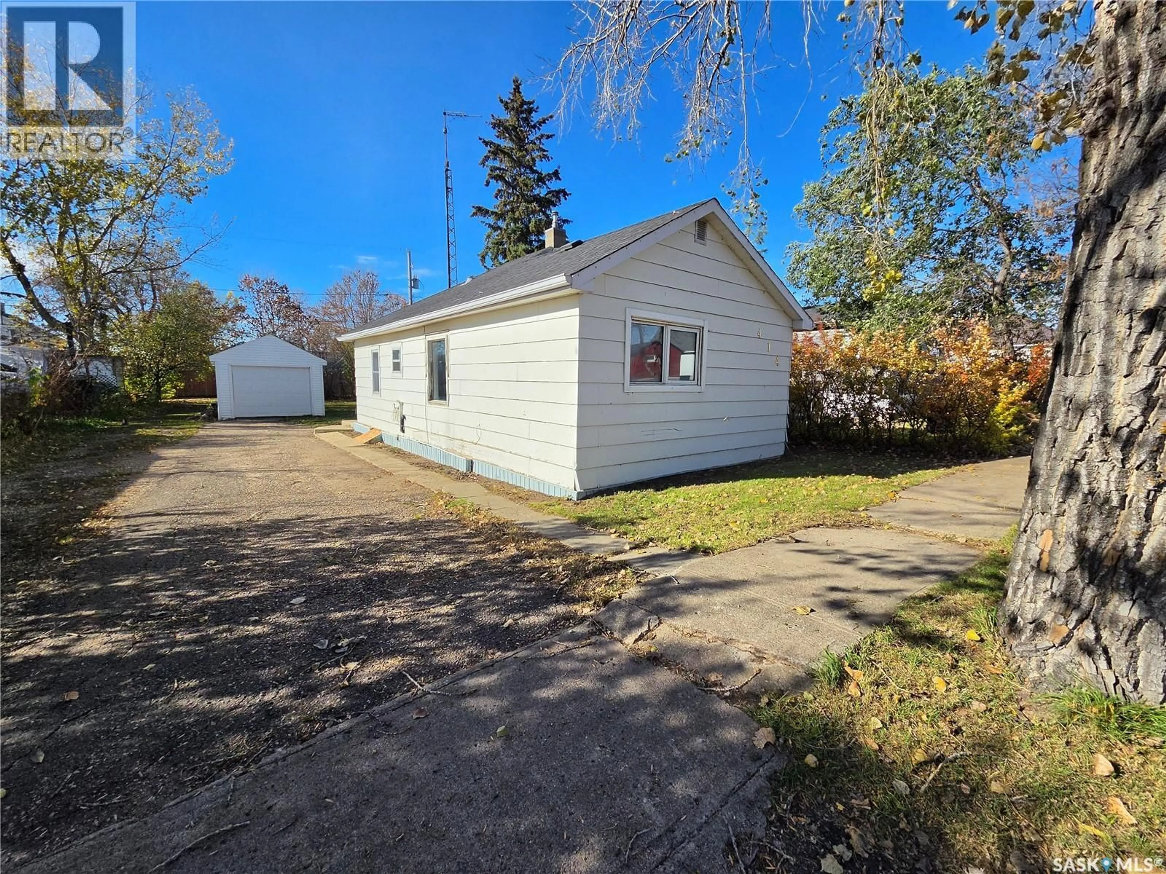 A pic from outside/outdoor area/front of a property/back of a property/a pic from drone, street for 414 YOUNG STREET, Bienfait Saskatchewan S0C0M0