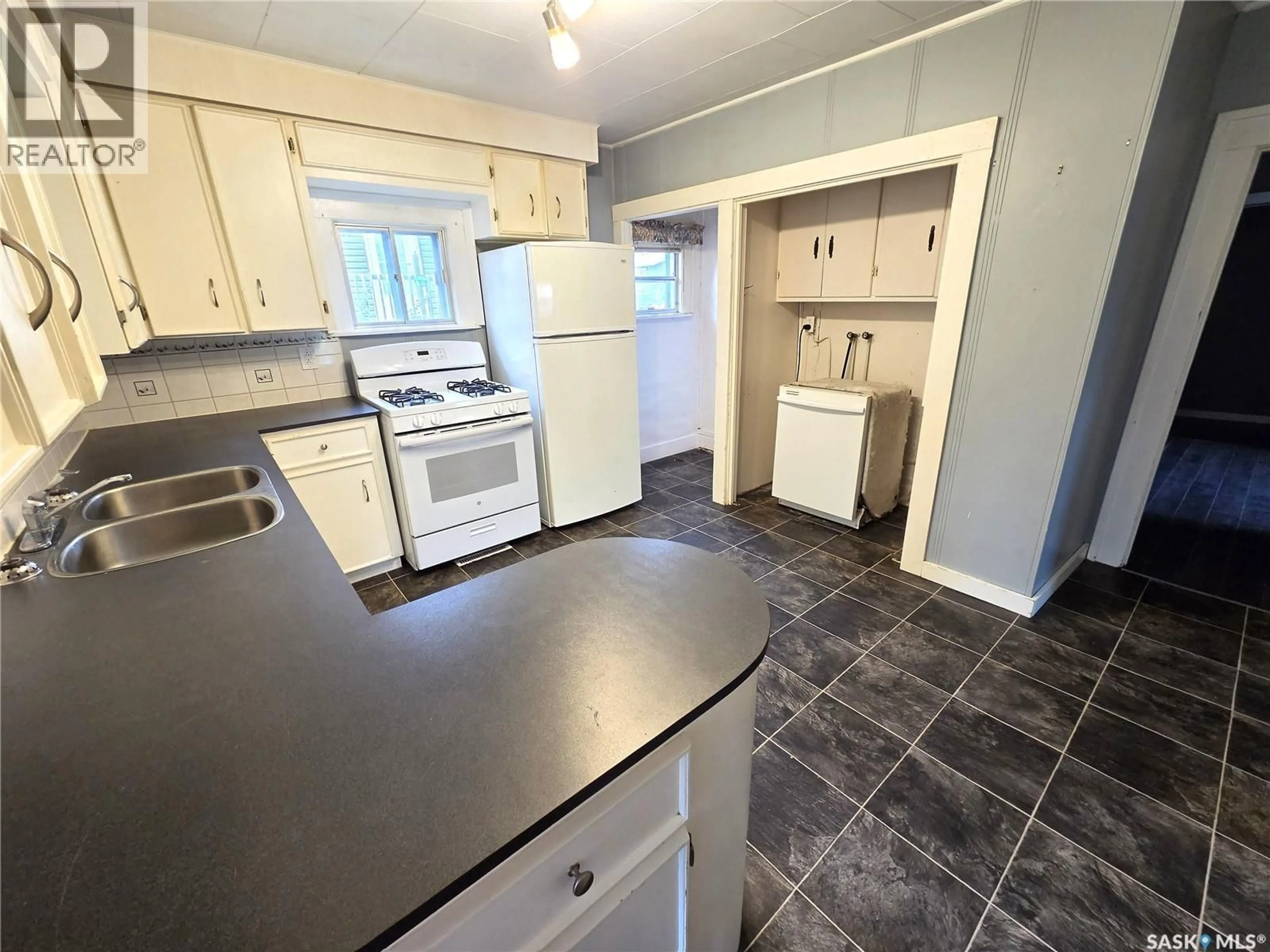 Standard kitchen, unknown for 414 YOUNG STREET, Bienfait Saskatchewan S0C0M0