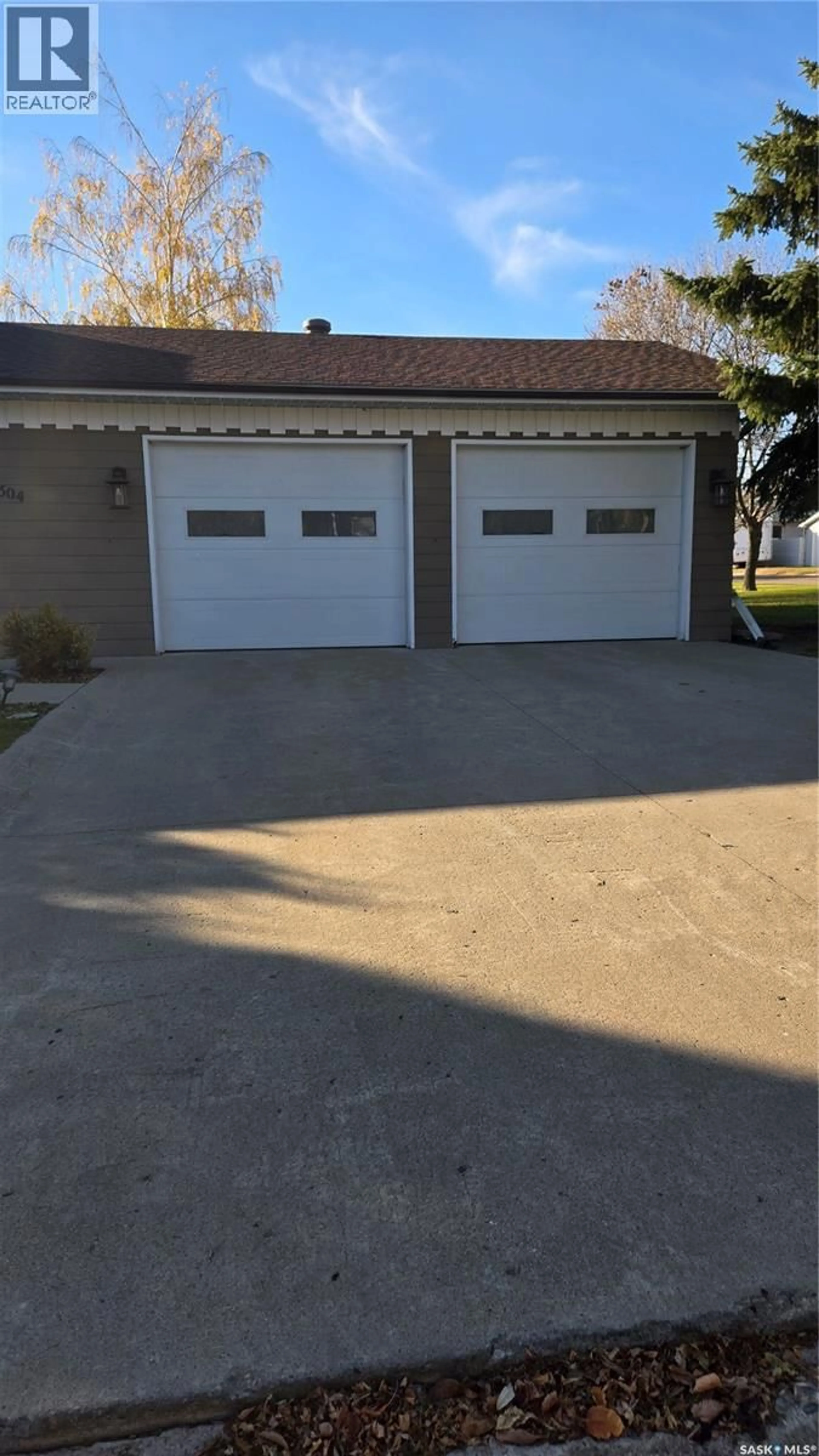 Indoor garage for E - 304 1ST STREET, Carnduff Saskatchewan S0C0S0