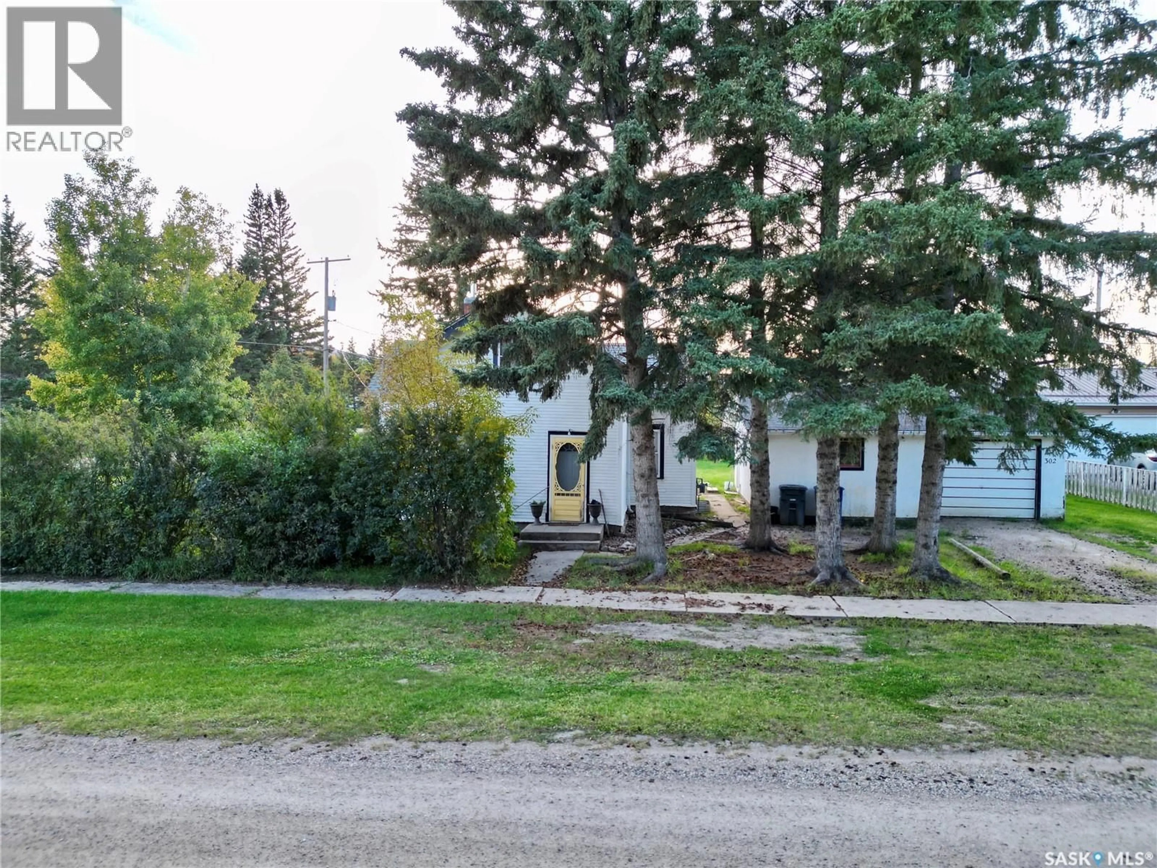 A pic from outside/outdoor area/front of a property/back of a property/a pic from drone, street for 302 3RD STREET, Medstead Saskatchewan S0M1W0