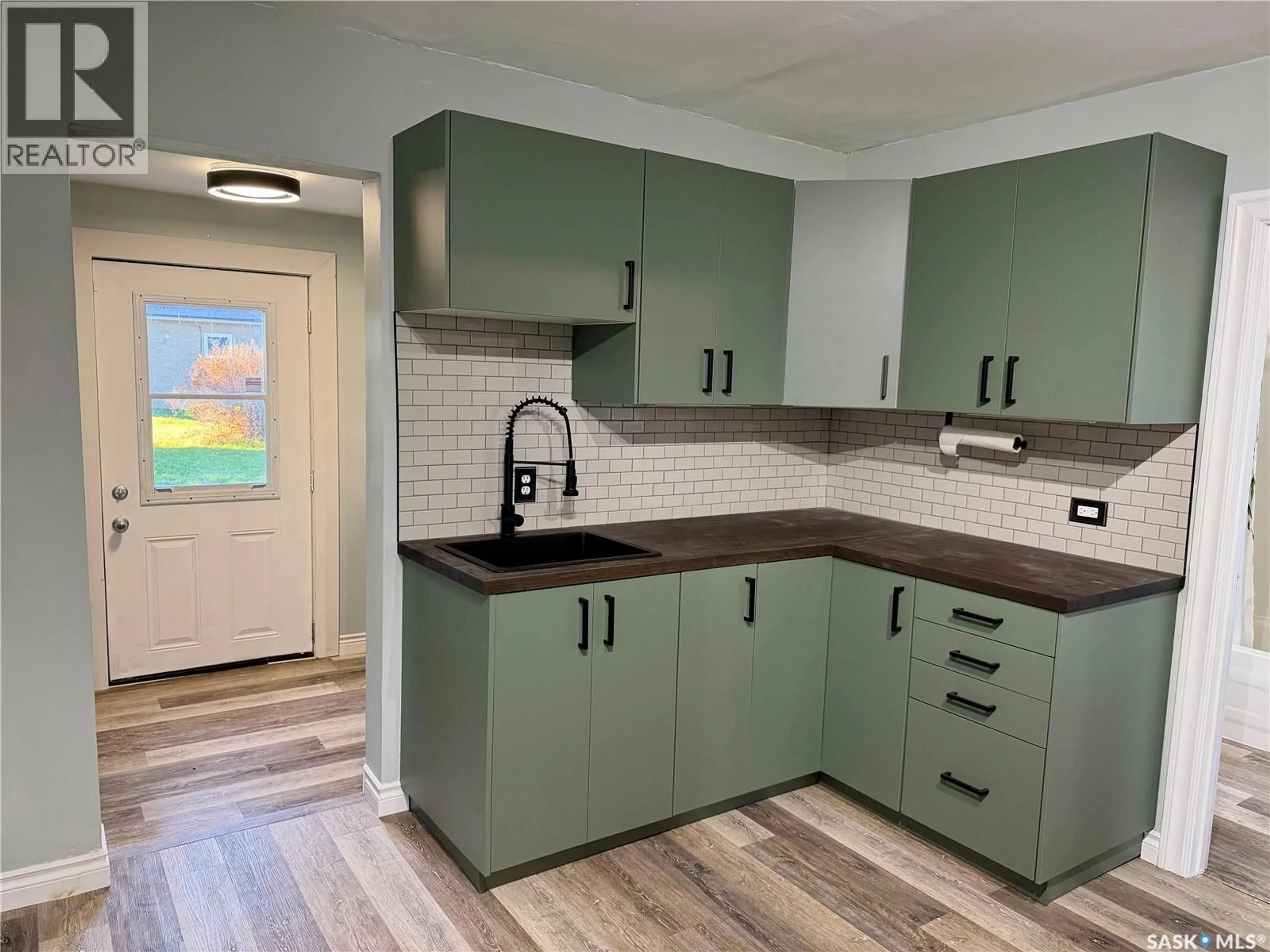 Standard kitchen, unknown for 302 3RD STREET, Medstead Saskatchewan S0M1W0