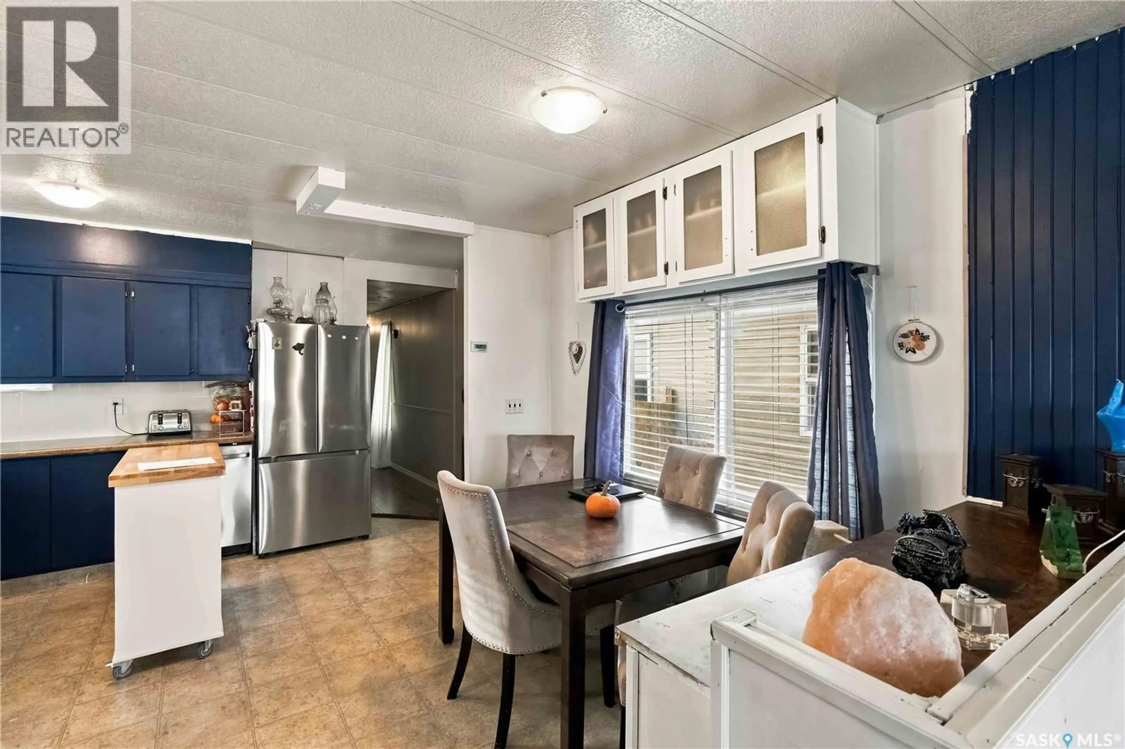 Open concept kitchen, ceramic/tile floor for 1035 - 68 BOYCHUK DRIVE, Saskatoon Saskatchewan S7H5B2