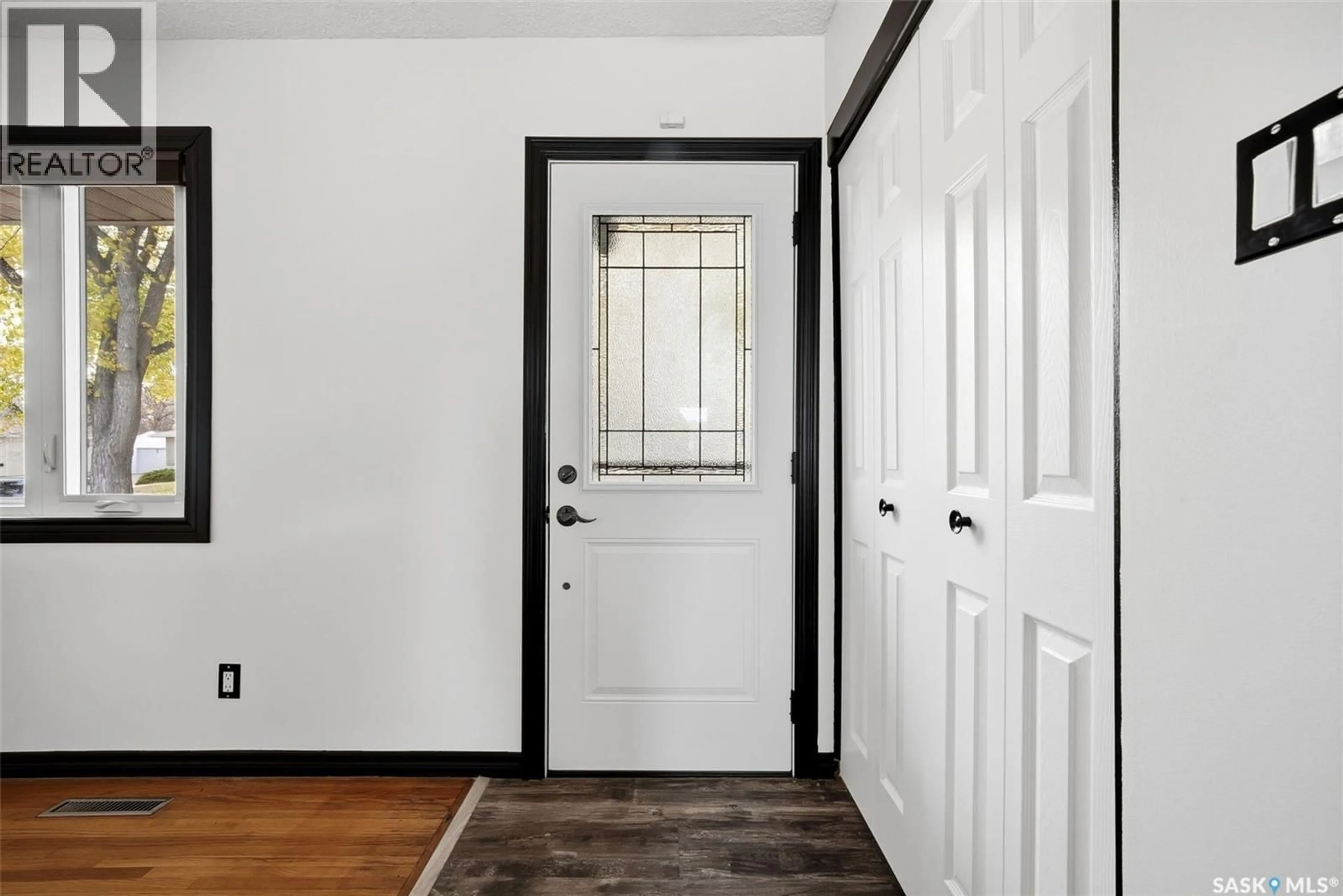 Indoor entryway for 4523 ENGLAND ROAD, Regina Saskatchewan S4R4P6