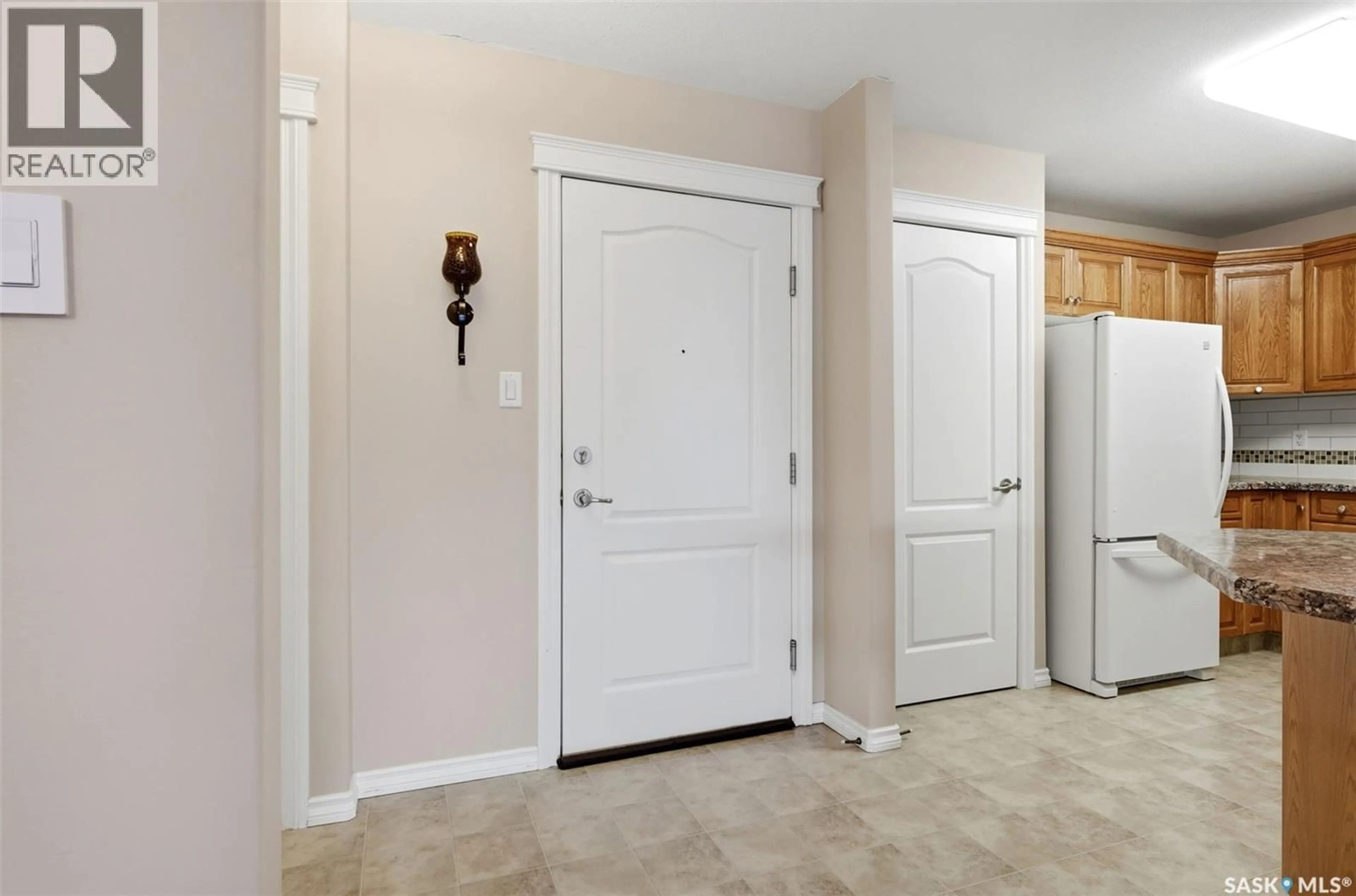 Indoor entryway for 403 - 2885 ARENS ROAD, Regina Saskatchewan S4V3G5