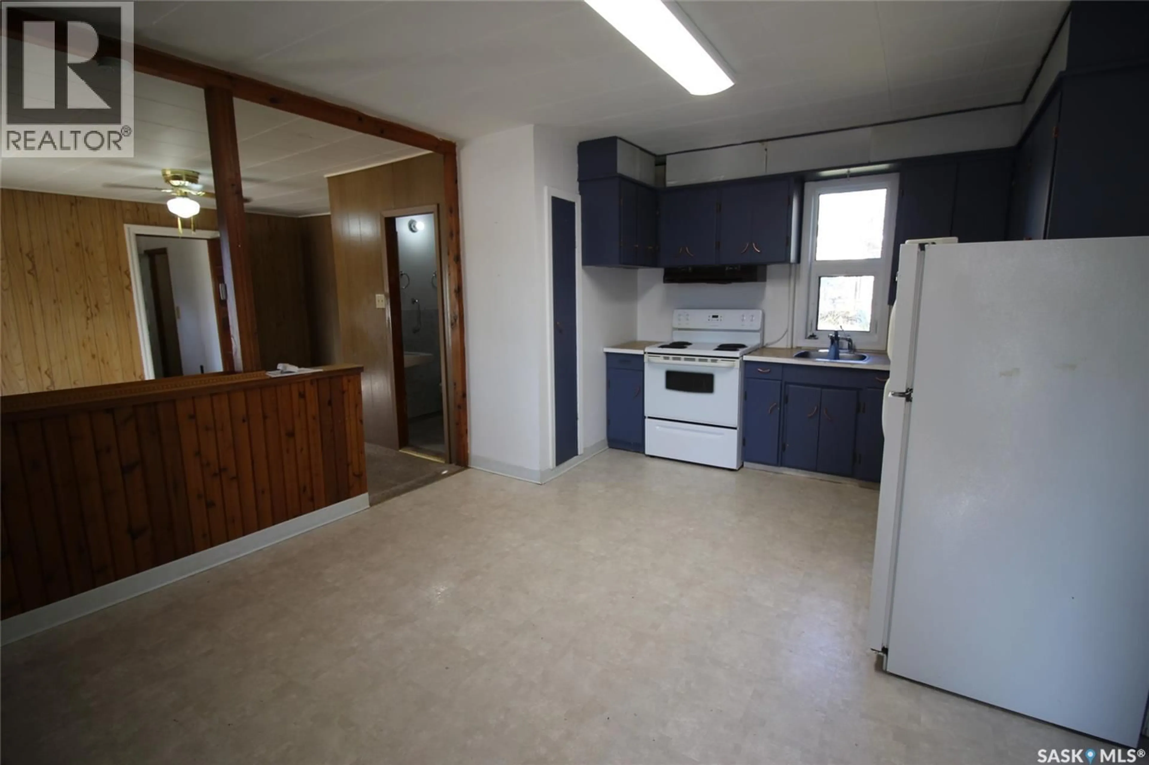 Standard kitchen, unknown for 204 1ST STREET, Climax Saskatchewan S0N0N0