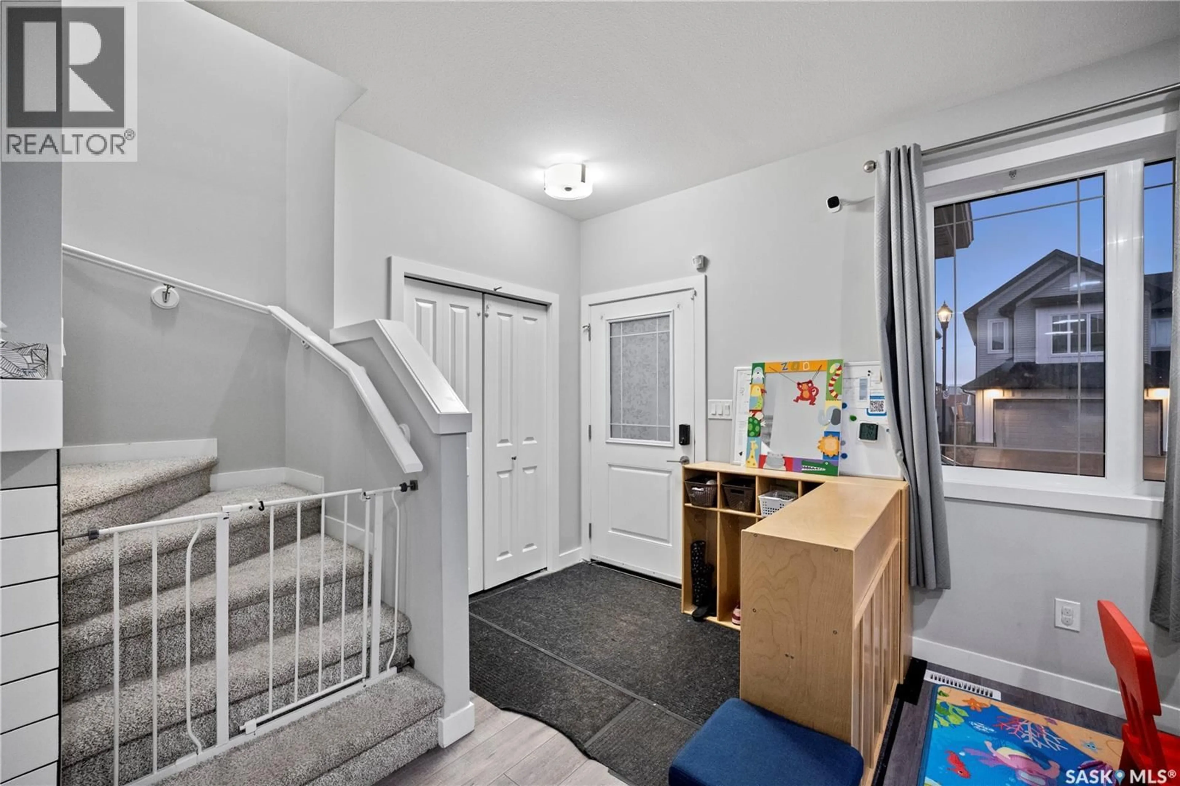 Indoor entryway for 5612 GILBERT CRESCENT, Regina Saskatchewan S4W0J4