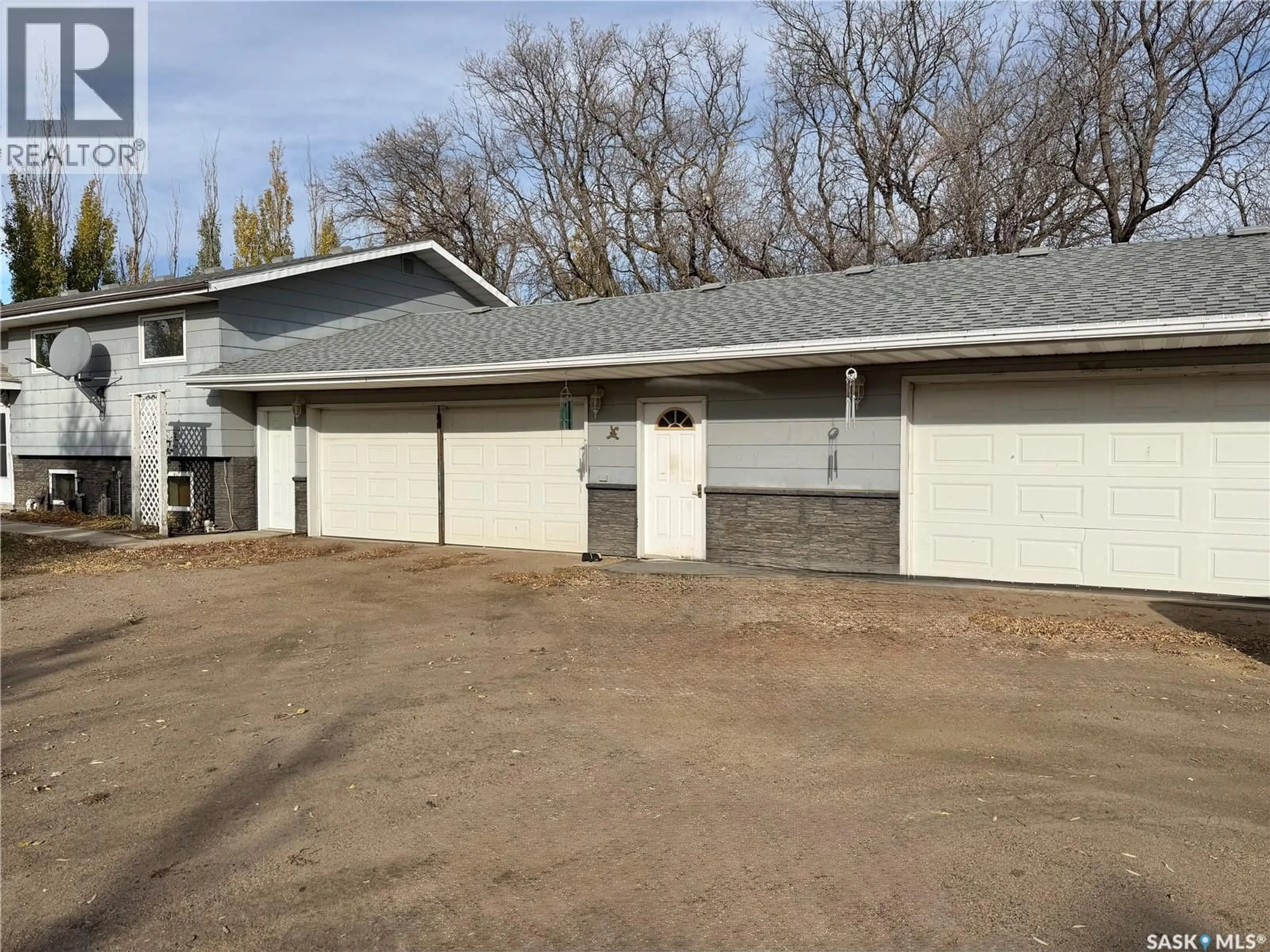 Indoor garage for CALLFAS ACREAGE, Rosthern Rm No. 403 Saskatchewan S0K3R0