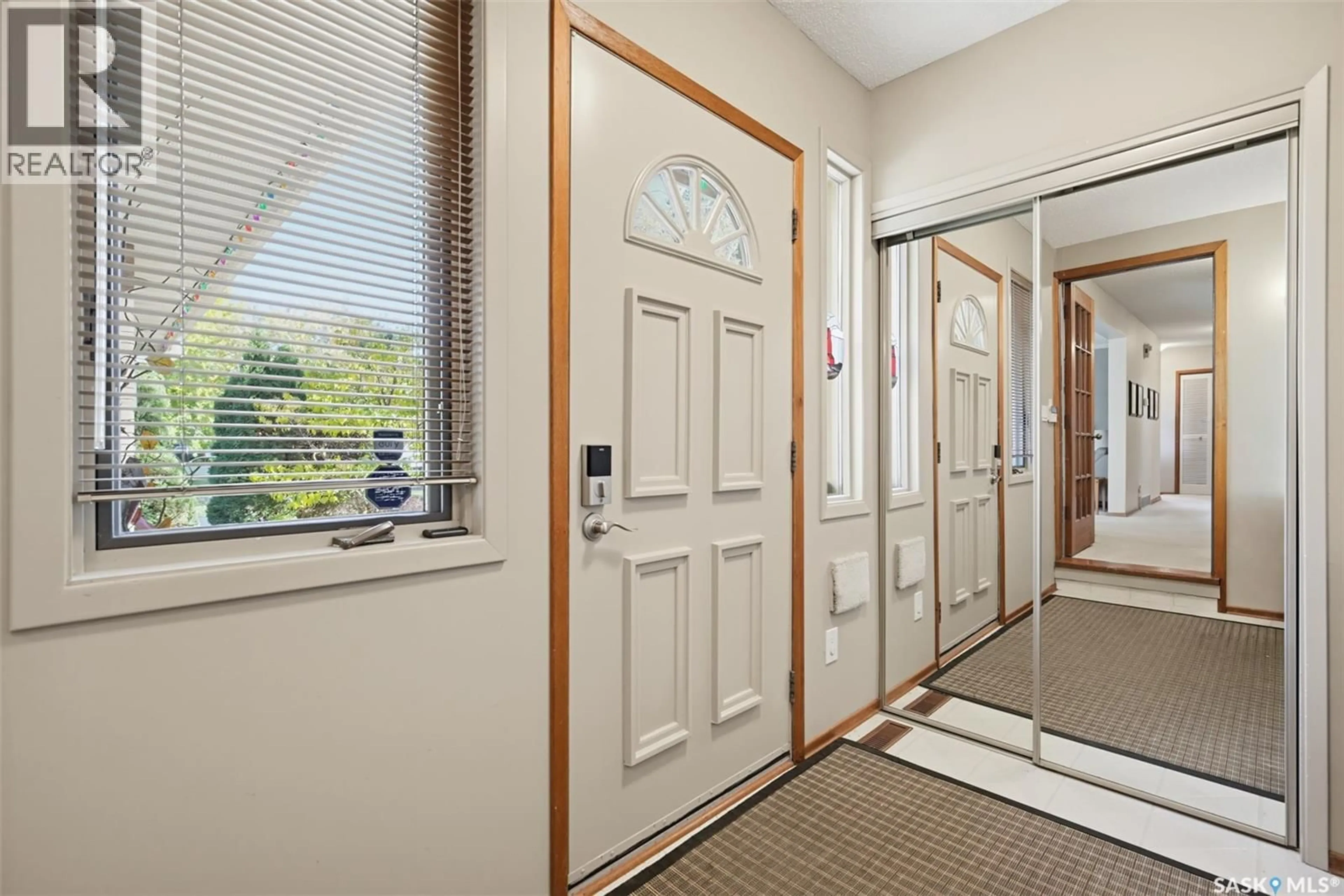 Indoor entryway for 25 YALE CRESCENT, Saskatoon Saskatchewan S7H3P6