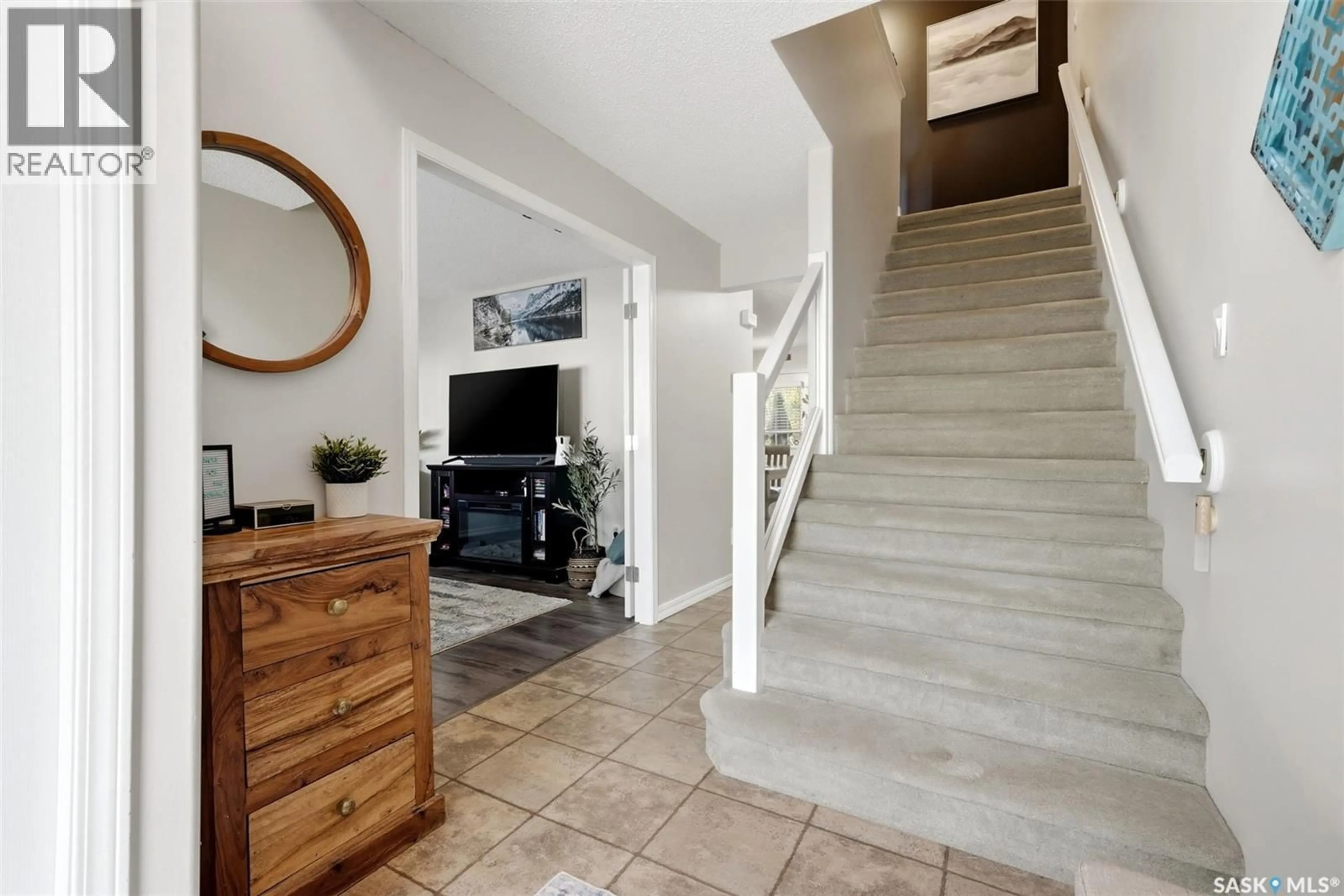 Indoor entryway for 5188 DONNELLY CRESCENT, Regina Saskatchewan S4X4M9