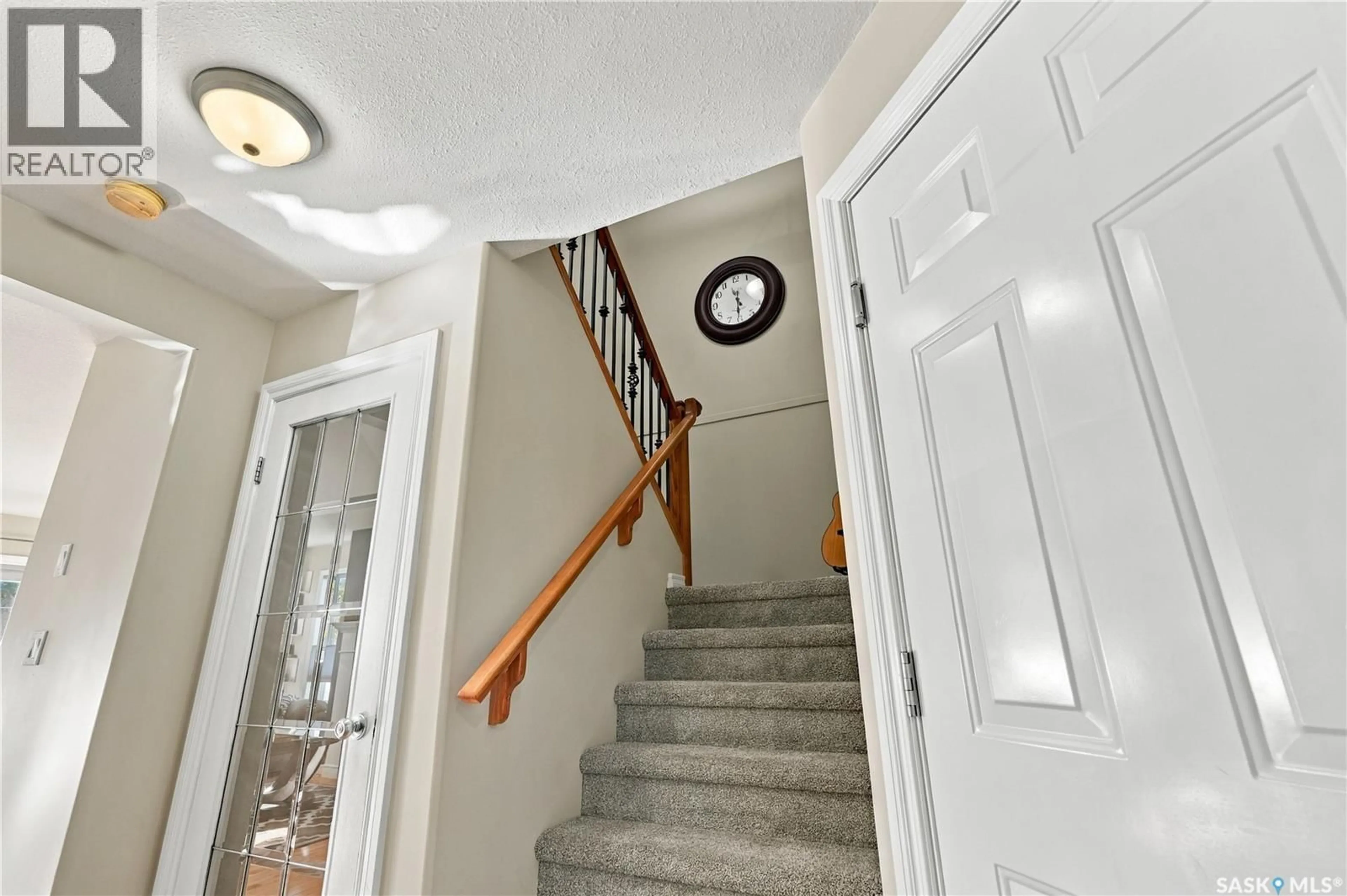 Indoor foyer for 1 - 127 BANYAN CRESCENT, Saskatoon Saskatchewan S7V1G5