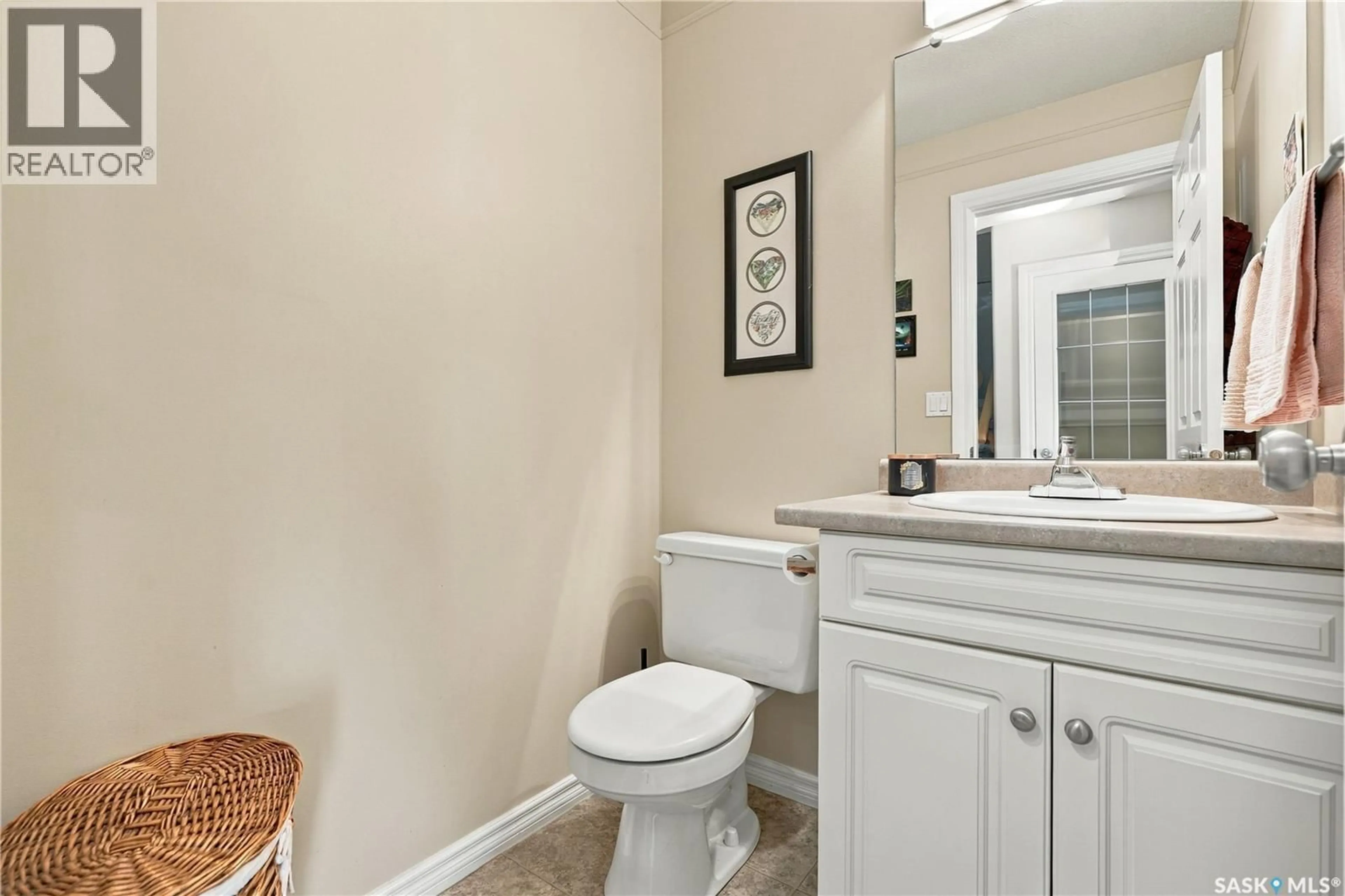 Standard bathroom, ceramic/tile floor for 1 - 127 BANYAN CRESCENT, Saskatoon Saskatchewan S7V1G5