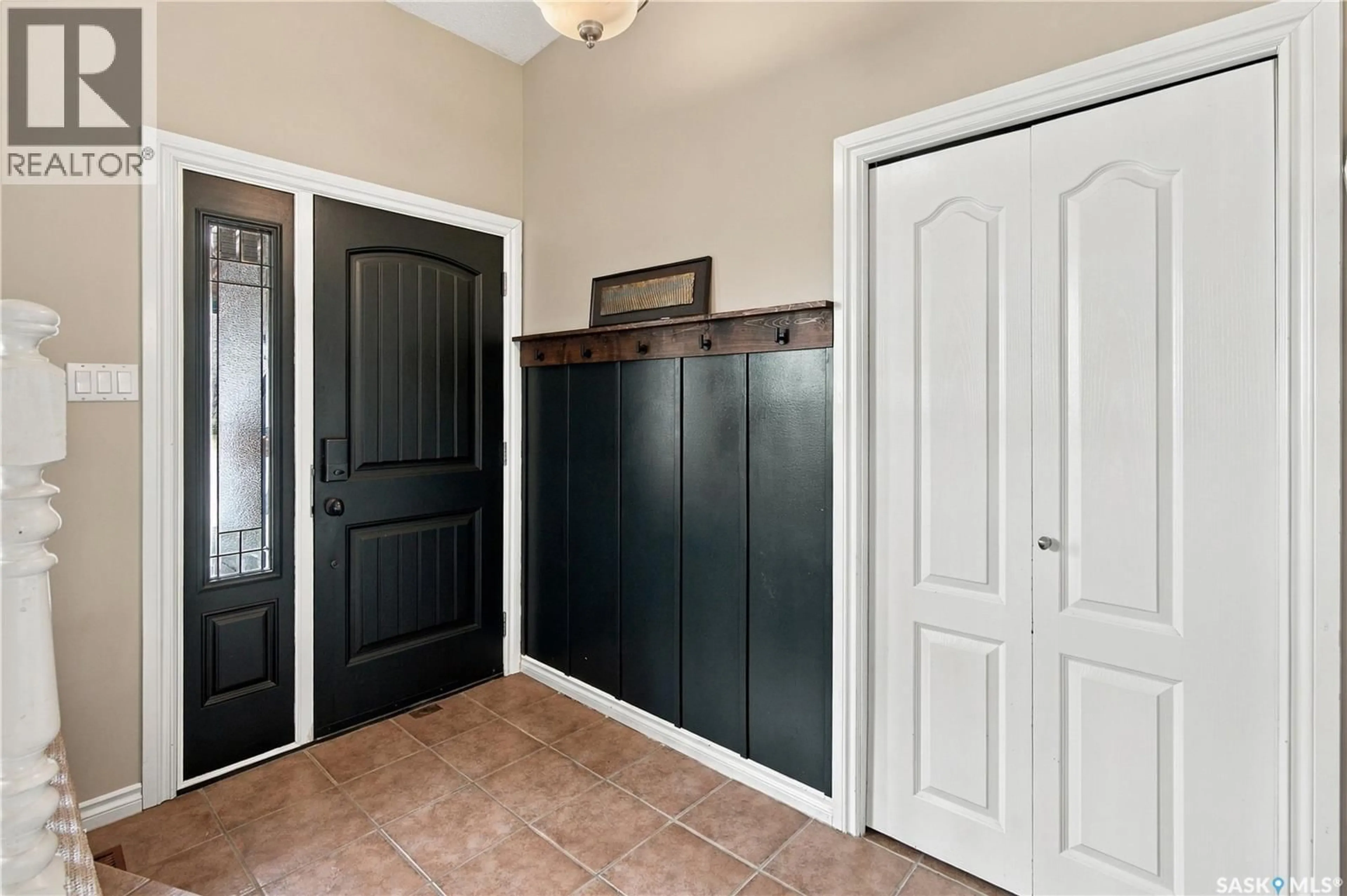 Indoor entryway for 246 HECTOR CRESCENT, Regina Saskatchewan S4Y1C3