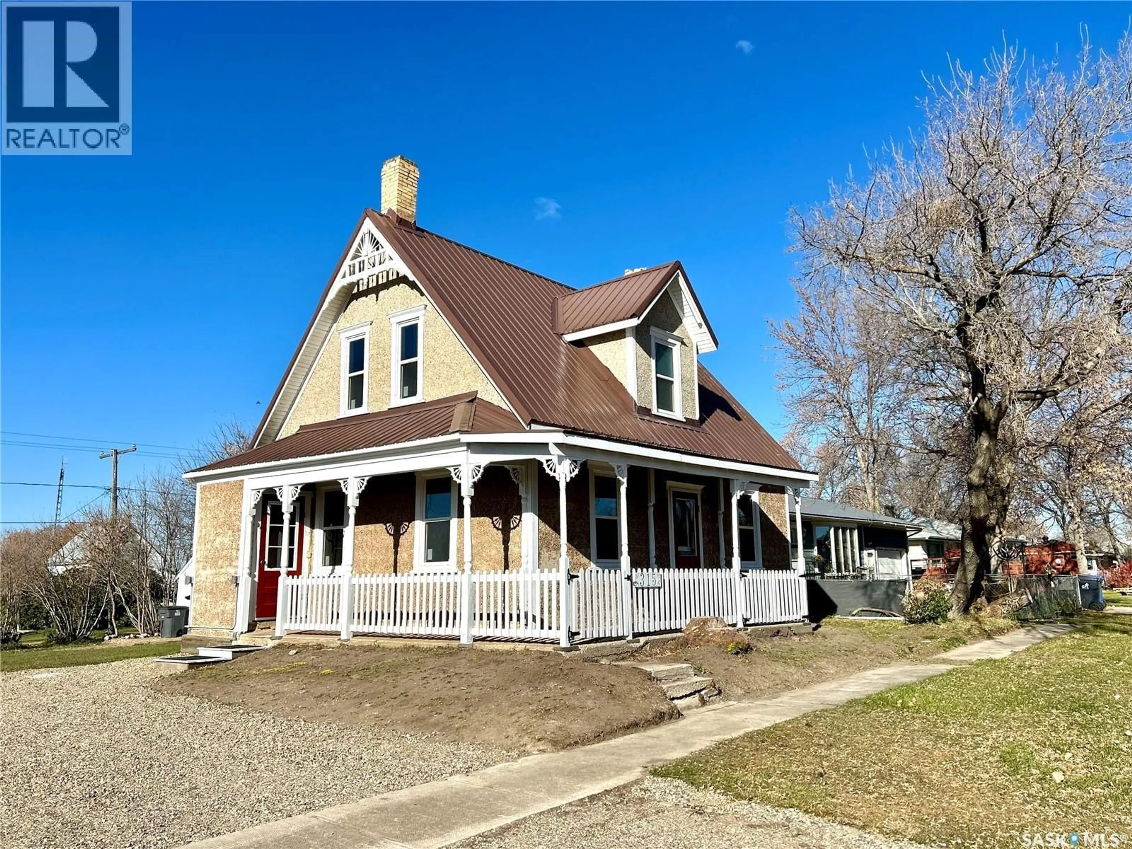 A pic from outside/outdoor area/front of a property/back of a property/a pic from drone, street for 315 3RD STREET, Frobisher Saskatchewan S0C0Y0