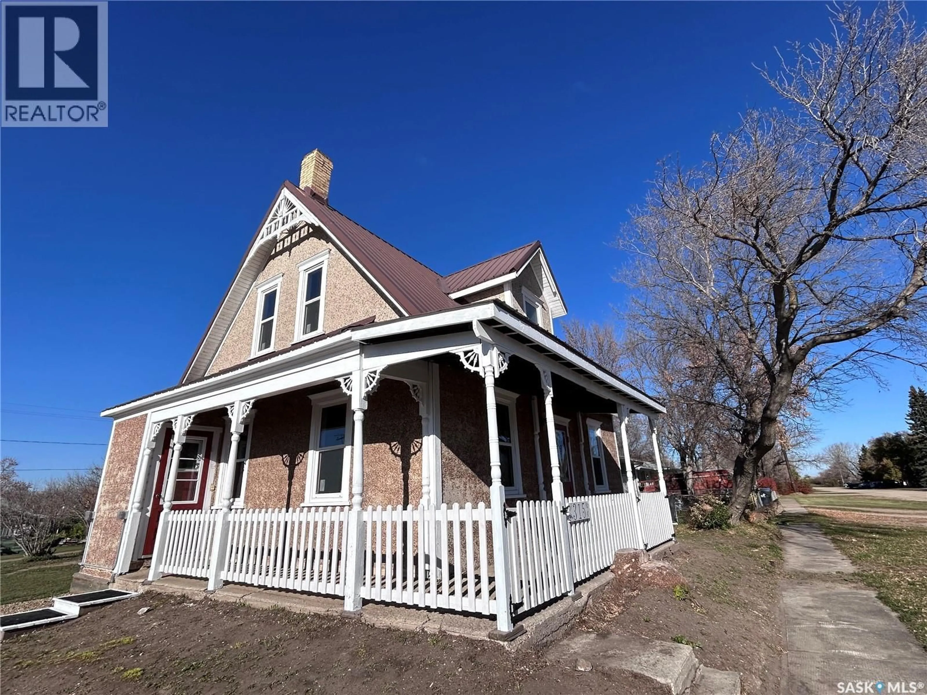 A pic from outside/outdoor area/front of a property/back of a property/a pic from drone, building for 315 3RD STREET, Frobisher Saskatchewan S0C0Y0