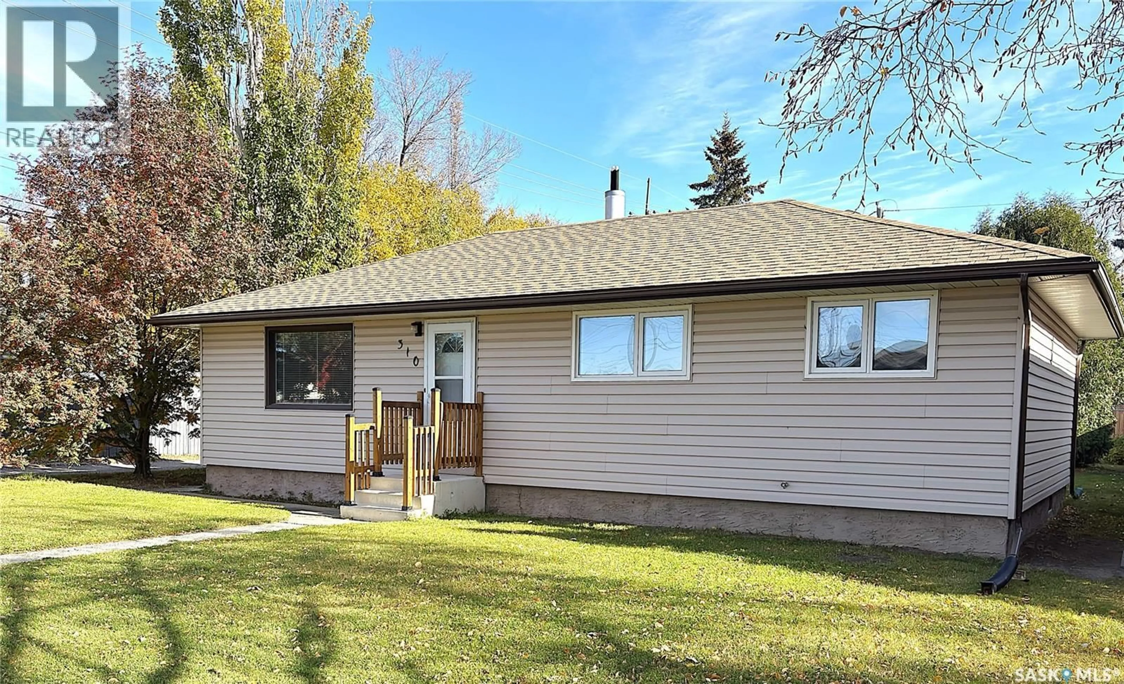Home with vinyl exterior material, street for 310 VANCOUVER AVENUE, Saskatoon Saskatchewan S7M3N1