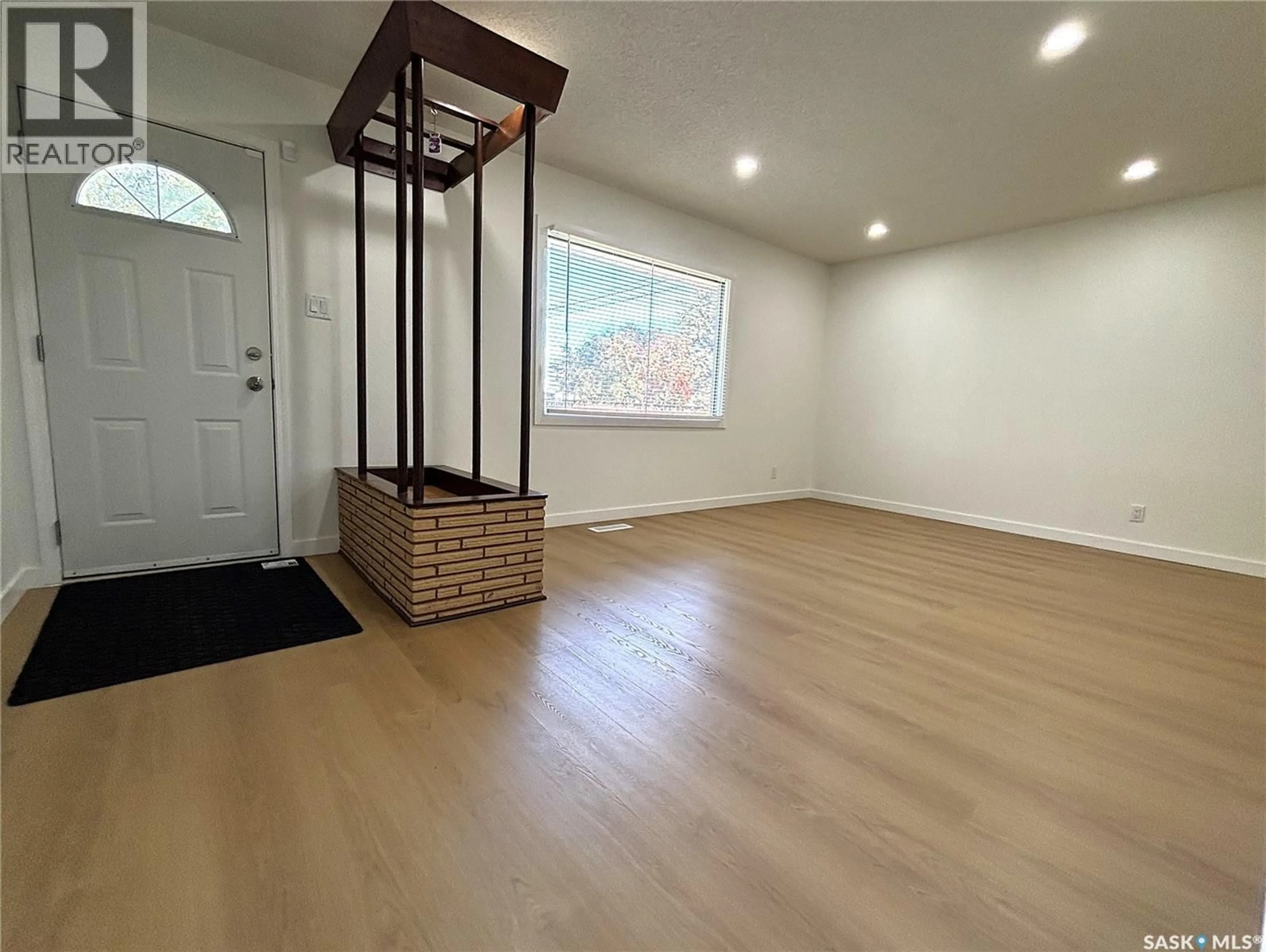 A pic of a room for 310 VANCOUVER AVENUE, Saskatoon Saskatchewan S7M3N1