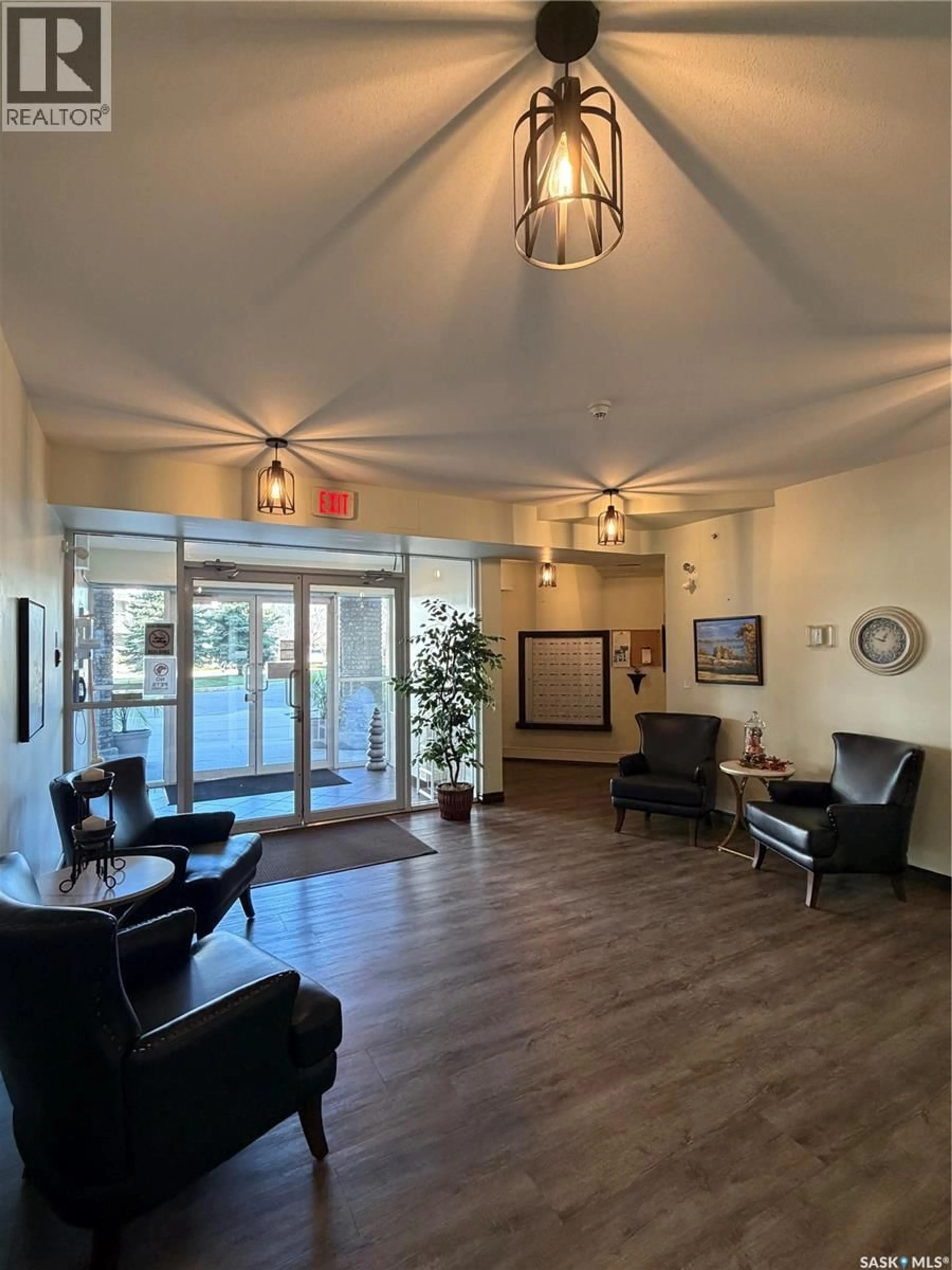 Indoor foyer for 2351 - 113 WINDSOR PARK ROAD, Regina Saskatchewan S4V1N4