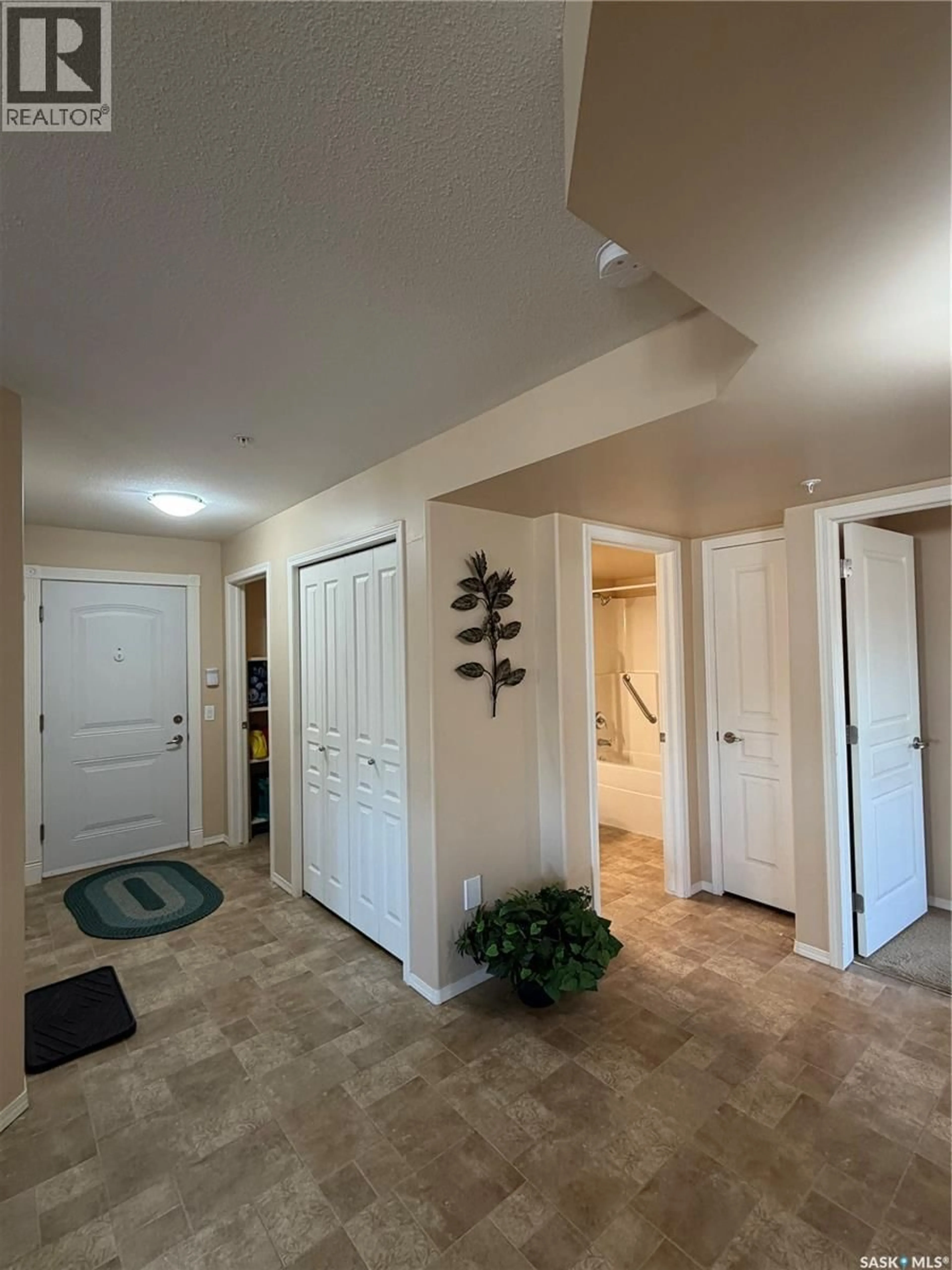 Indoor entryway for 2351 - 113 WINDSOR PARK ROAD, Regina Saskatchewan S4V1N4