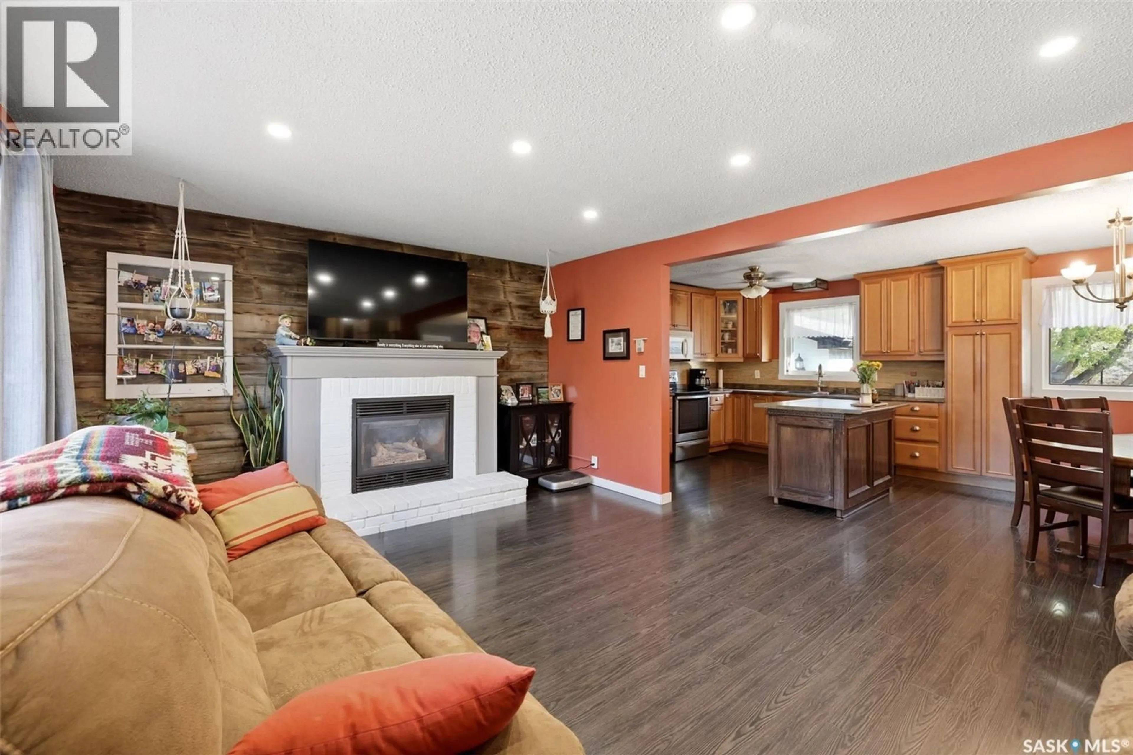 Open concept kitchen, unknown for 25 SHORT STREET, Lumsden Saskatchewan S0G3C0