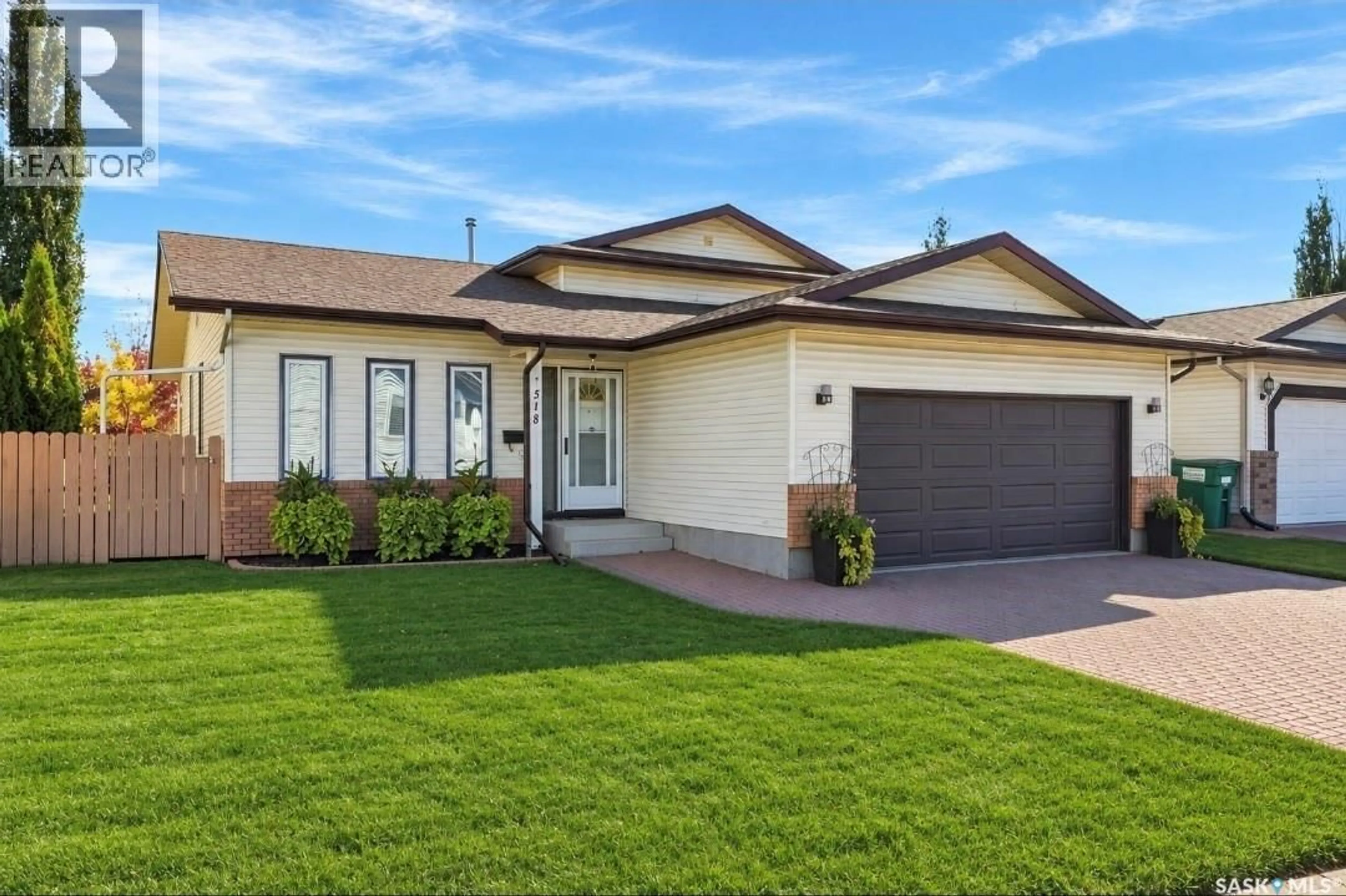 Home with vinyl exterior material, street for 518 BRONSON CRESCENT, Saskatoon Saskatchewan S7J5E3