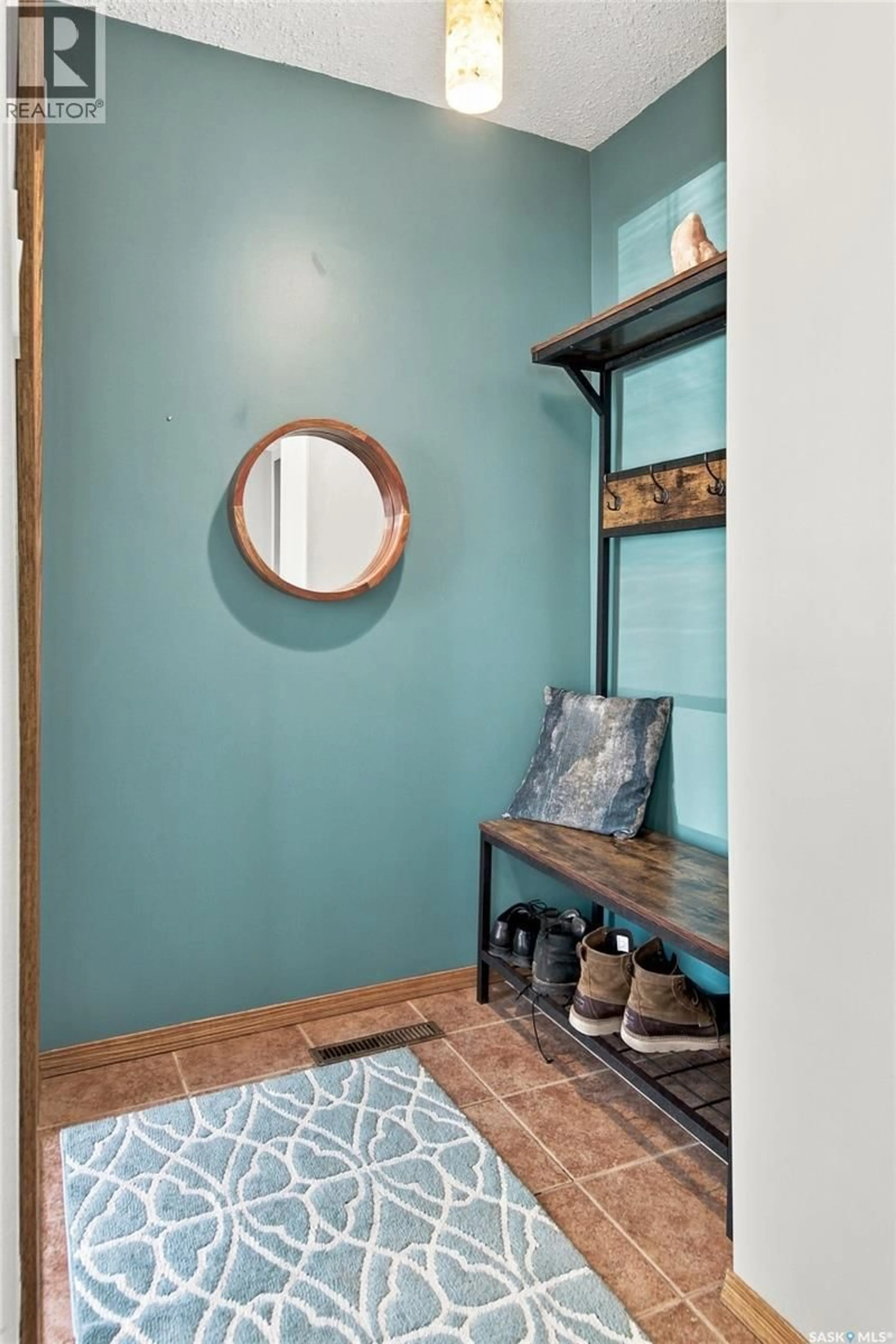 Indoor entryway for 621 31ST STREET, Saskatoon Saskatchewan S7L0R4