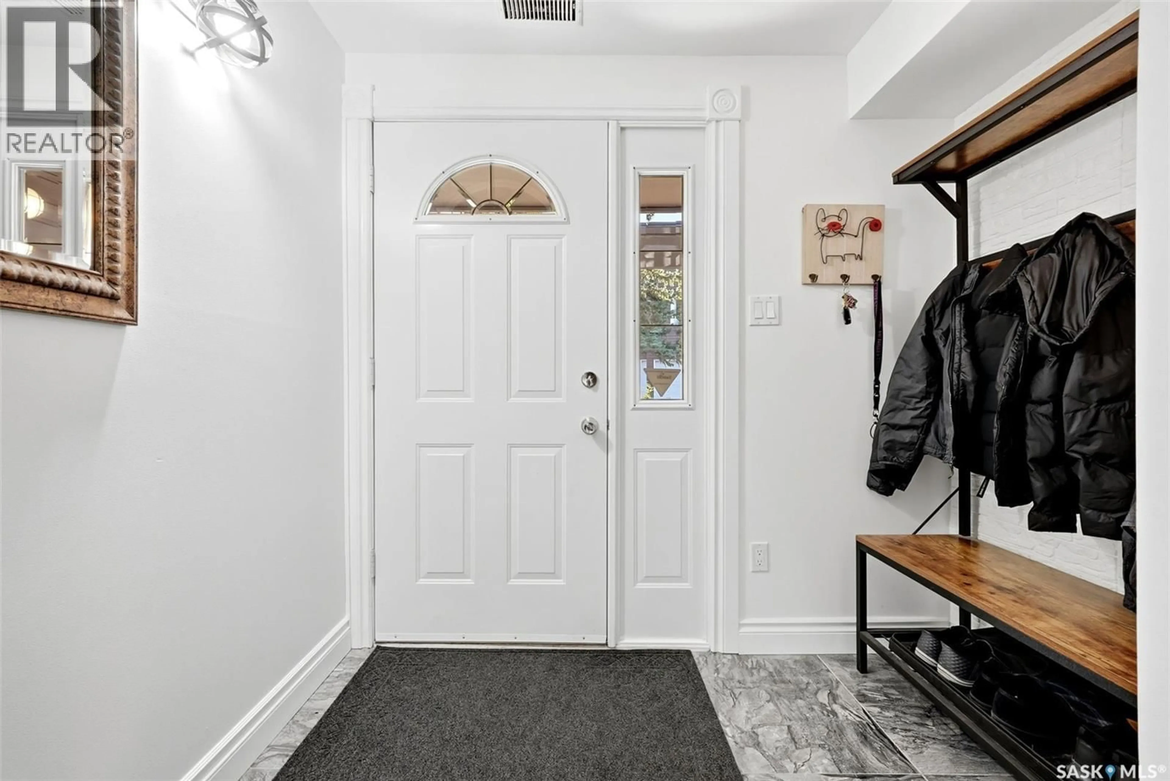 Indoor entryway for 10 ASGAR WALK, Regina Saskatchewan S4S6W4