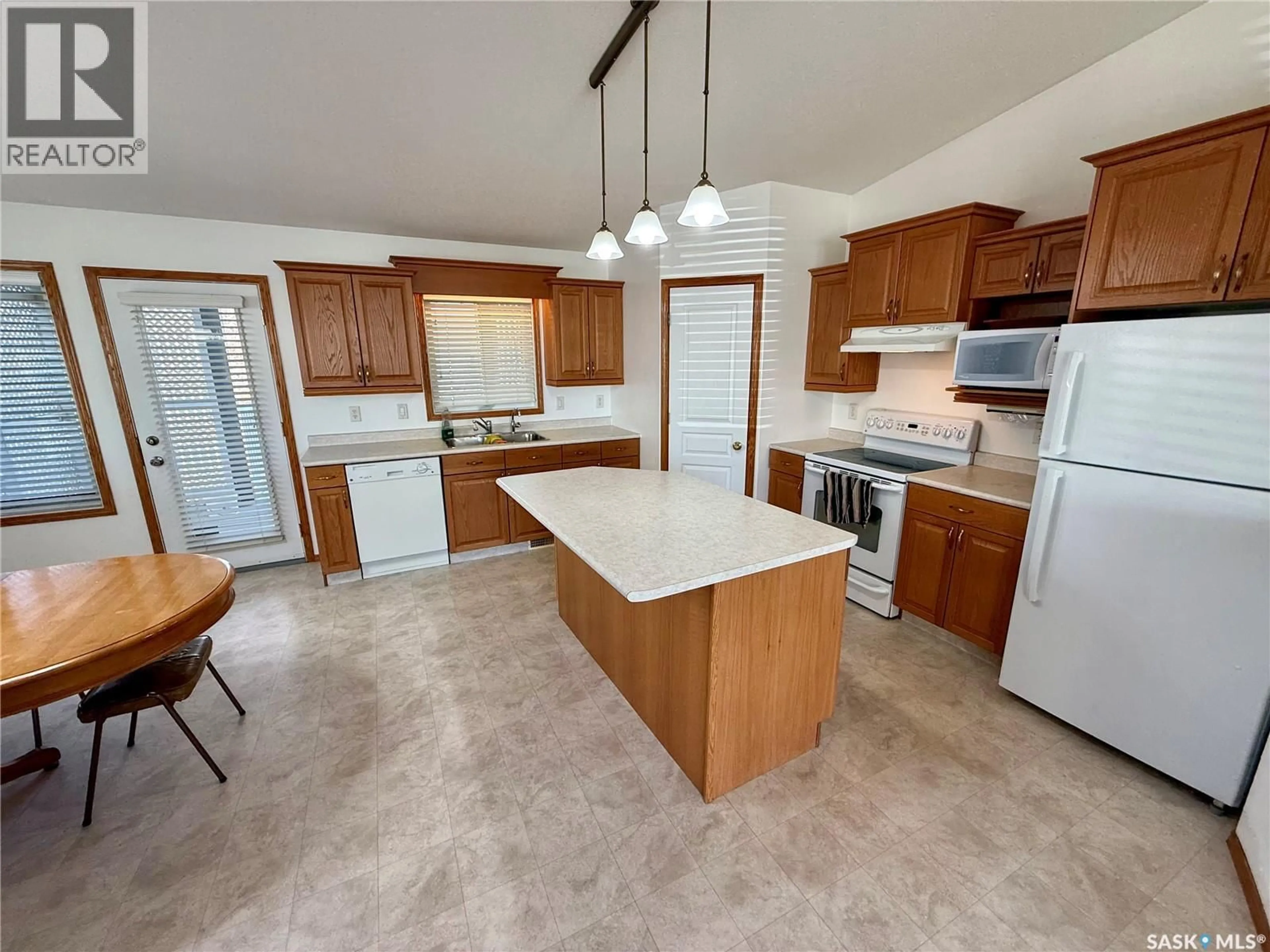 Open concept kitchen, ceramic/tile floor for 3512 BISHOP CRESCENT, Regina Saskatchewan S4Z1A6