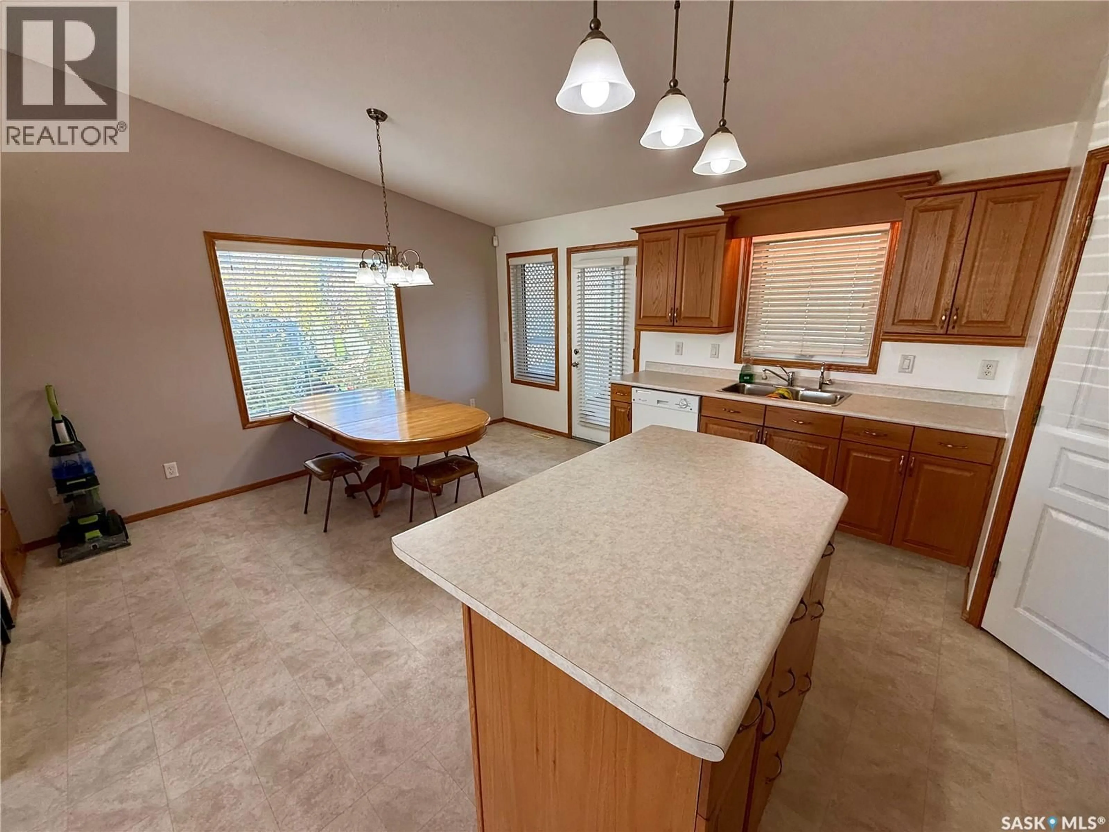 Open concept kitchen, unknown for 3512 BISHOP CRESCENT, Regina Saskatchewan S4Z1A6