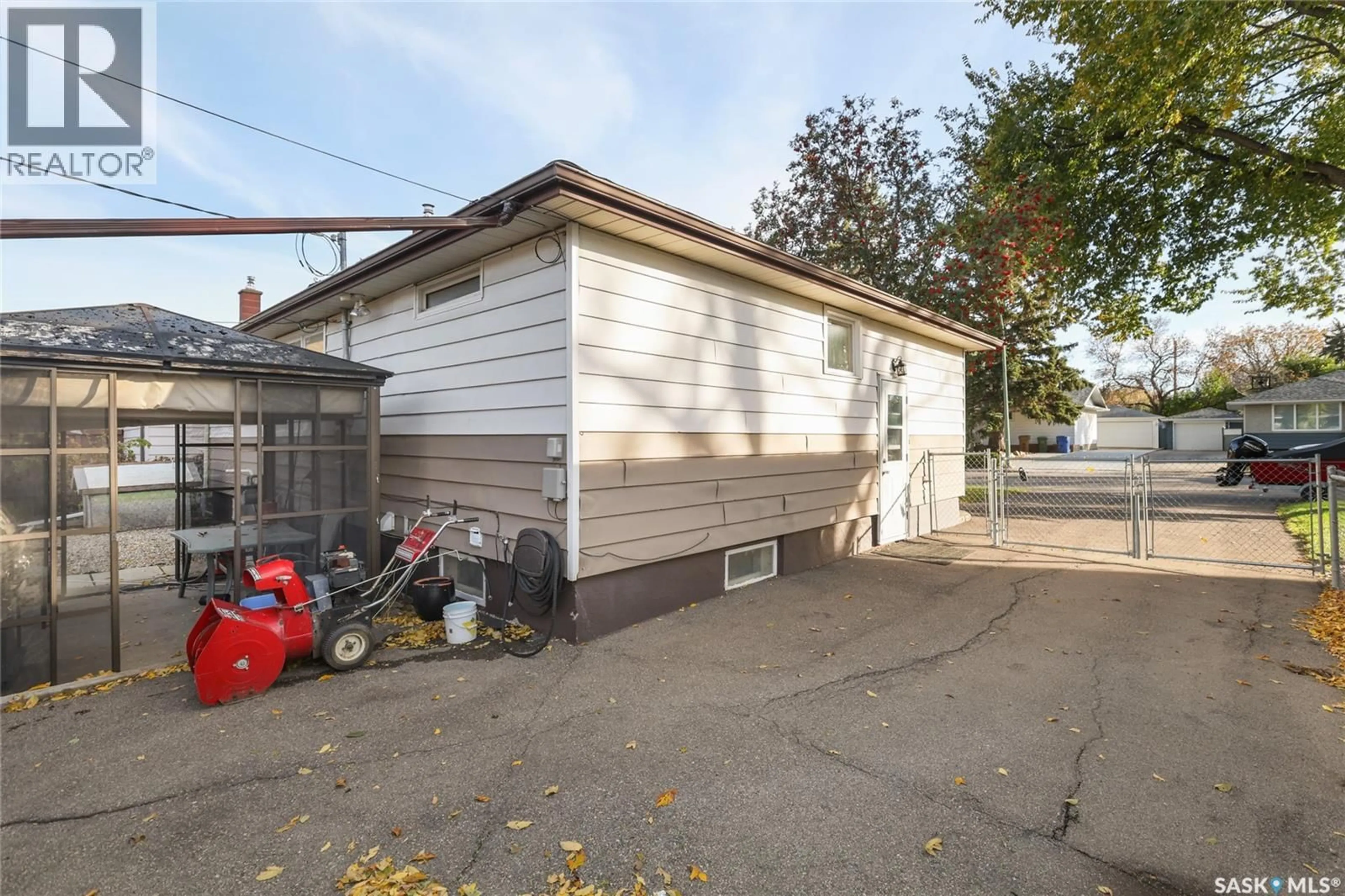 Shed for 3320 PERRY AVENUE, Regina Saskatchewan S4R3H8