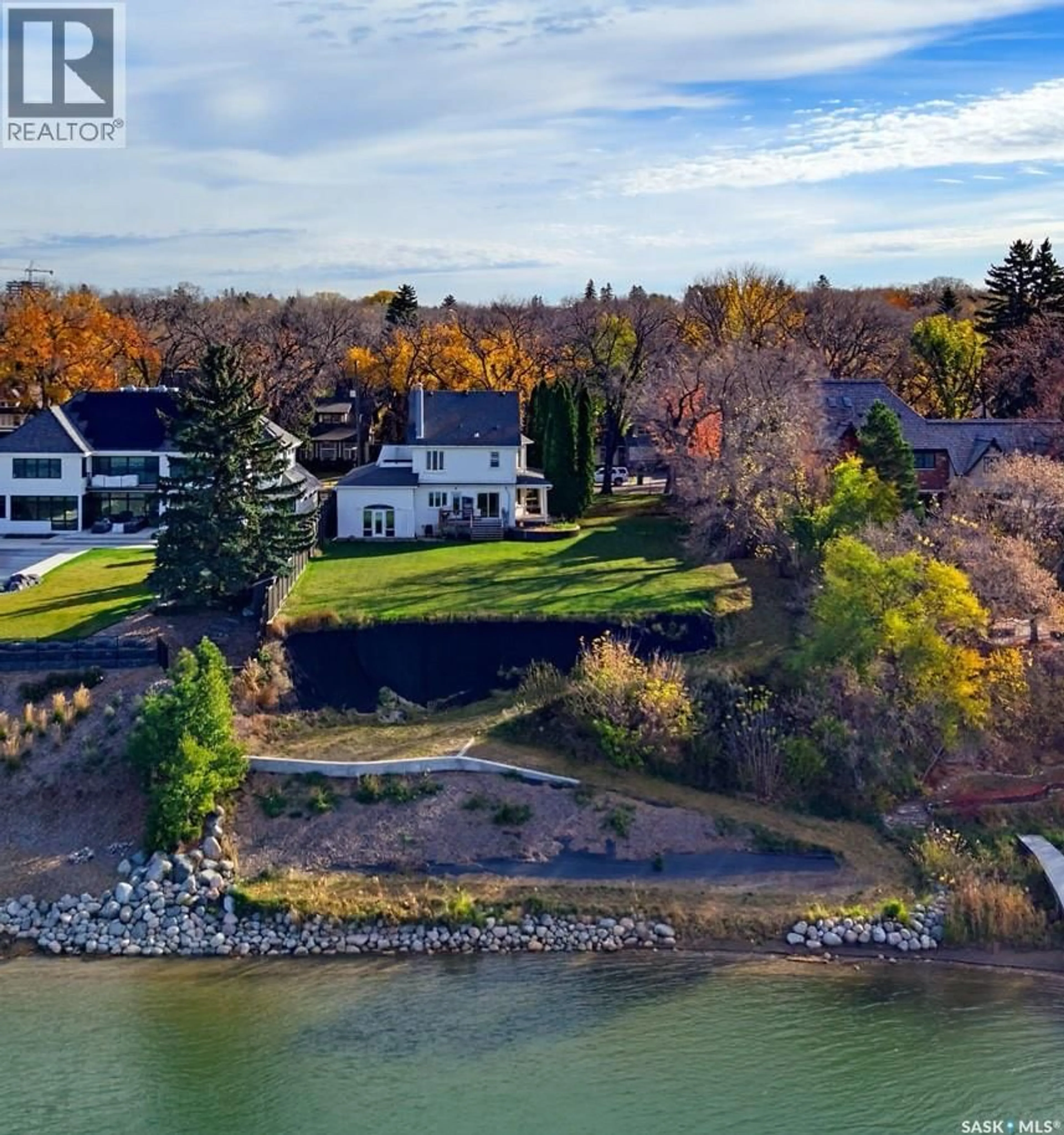 A pic from outside/outdoor area/front of a property/back of a property/a pic from drone, water/lake/river/ocean view for 327 SASKATCHEWAN CRESCENT, Saskatoon Saskatchewan S7M0A2