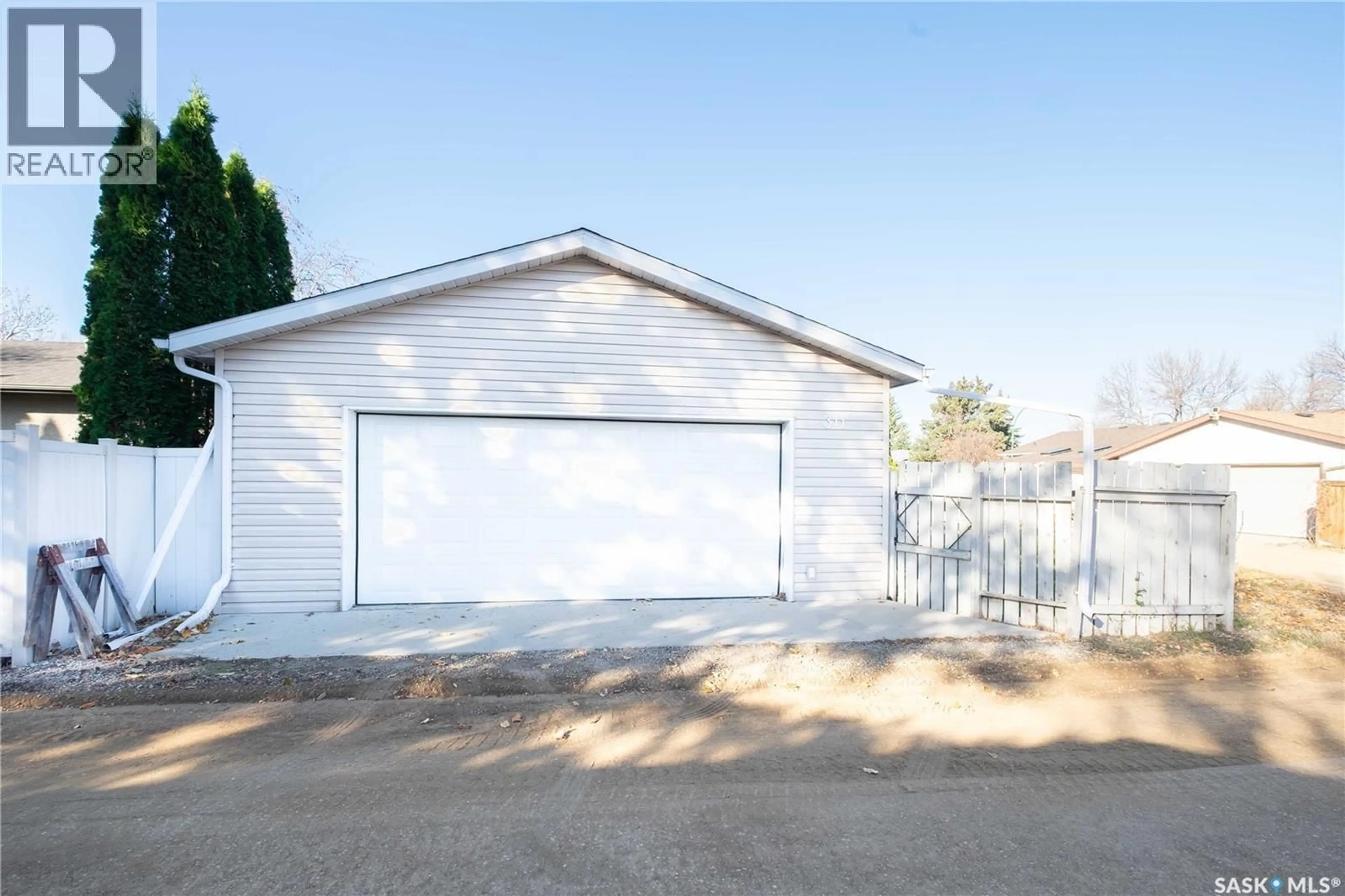 Indoor garage for 311 BLACK DRIVE, Regina Saskatchewan S4X2Z6