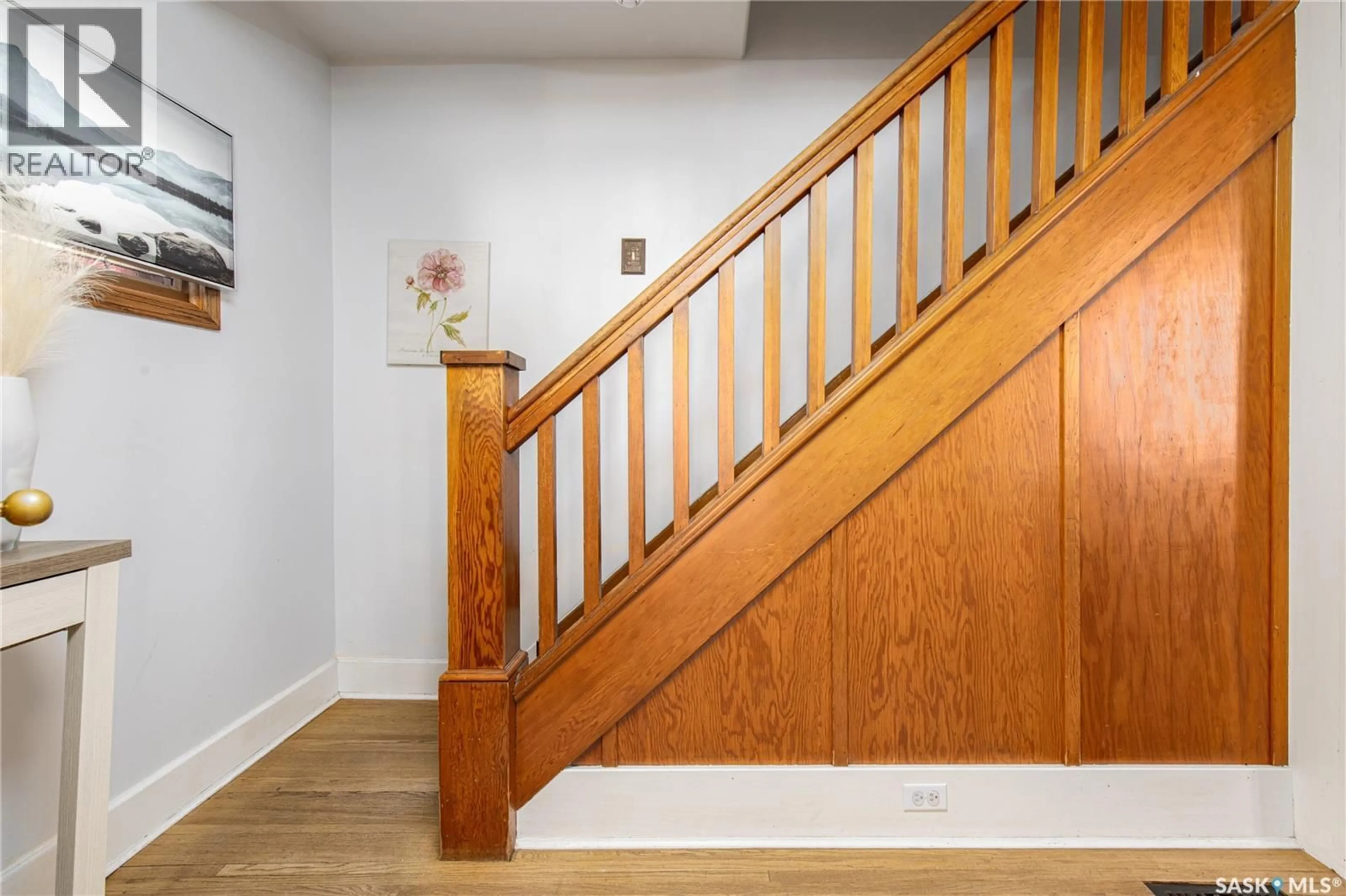 Stairs for 303 LILLOOET STREET, Moose Jaw Saskatchewan S6H4Z3