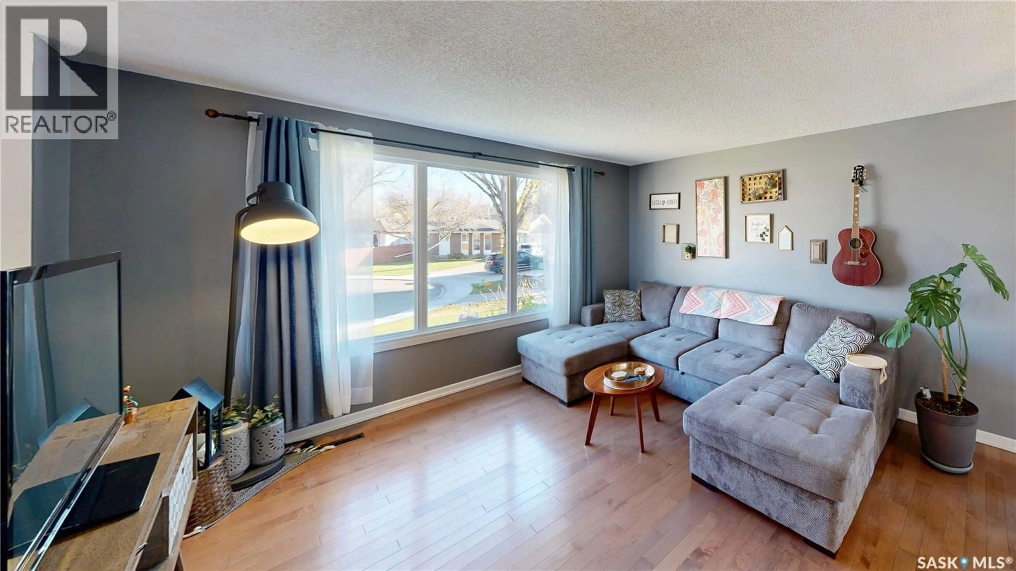 Living room with furniture, wood/laminate floor for 51 FRENCH CRESCENT, Regina Saskatchewan S4R6N3