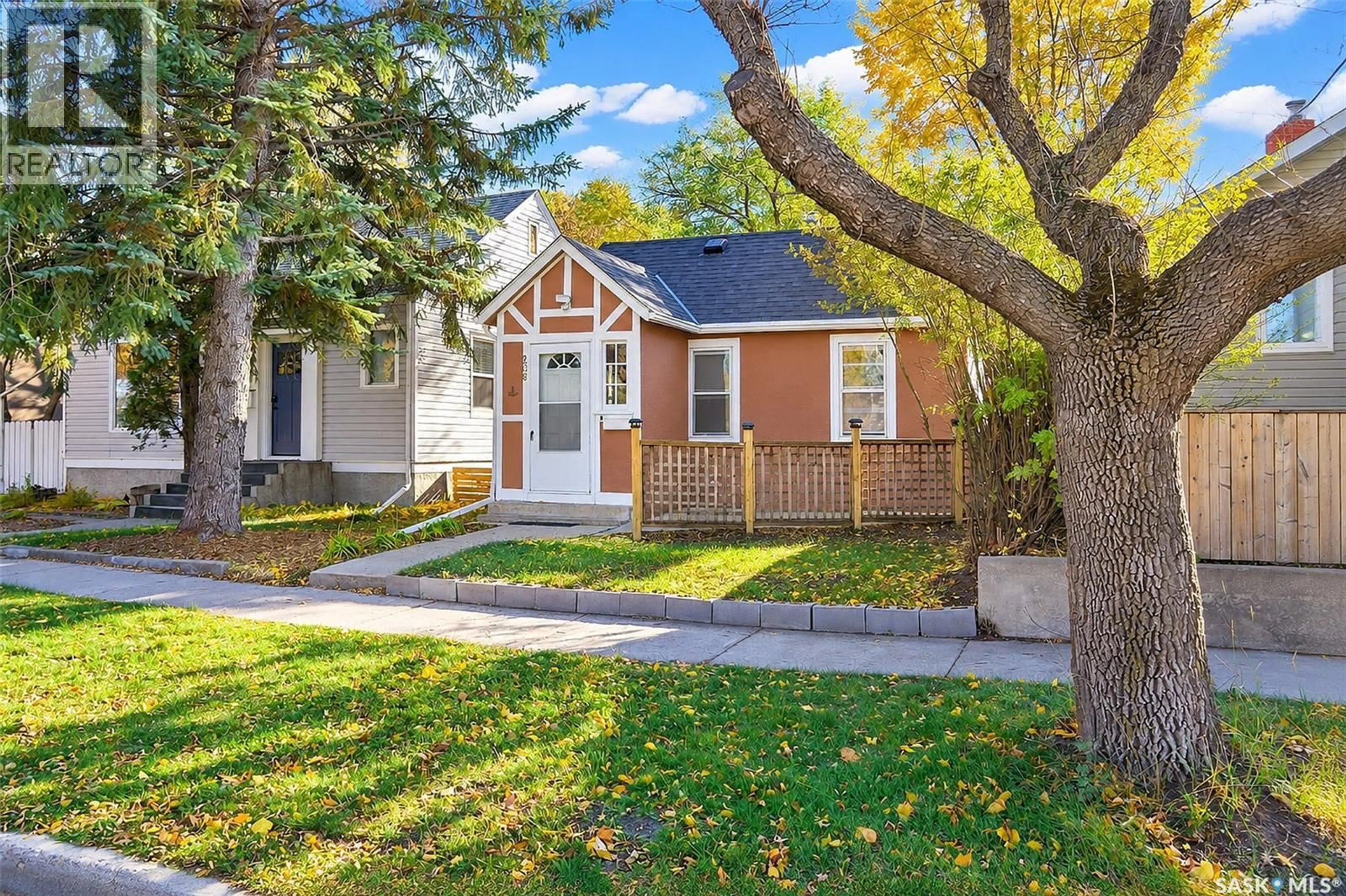 Home with vinyl exterior material, street for 206 4TH STREET, Saskatoon Saskatchewan S7H1J1
