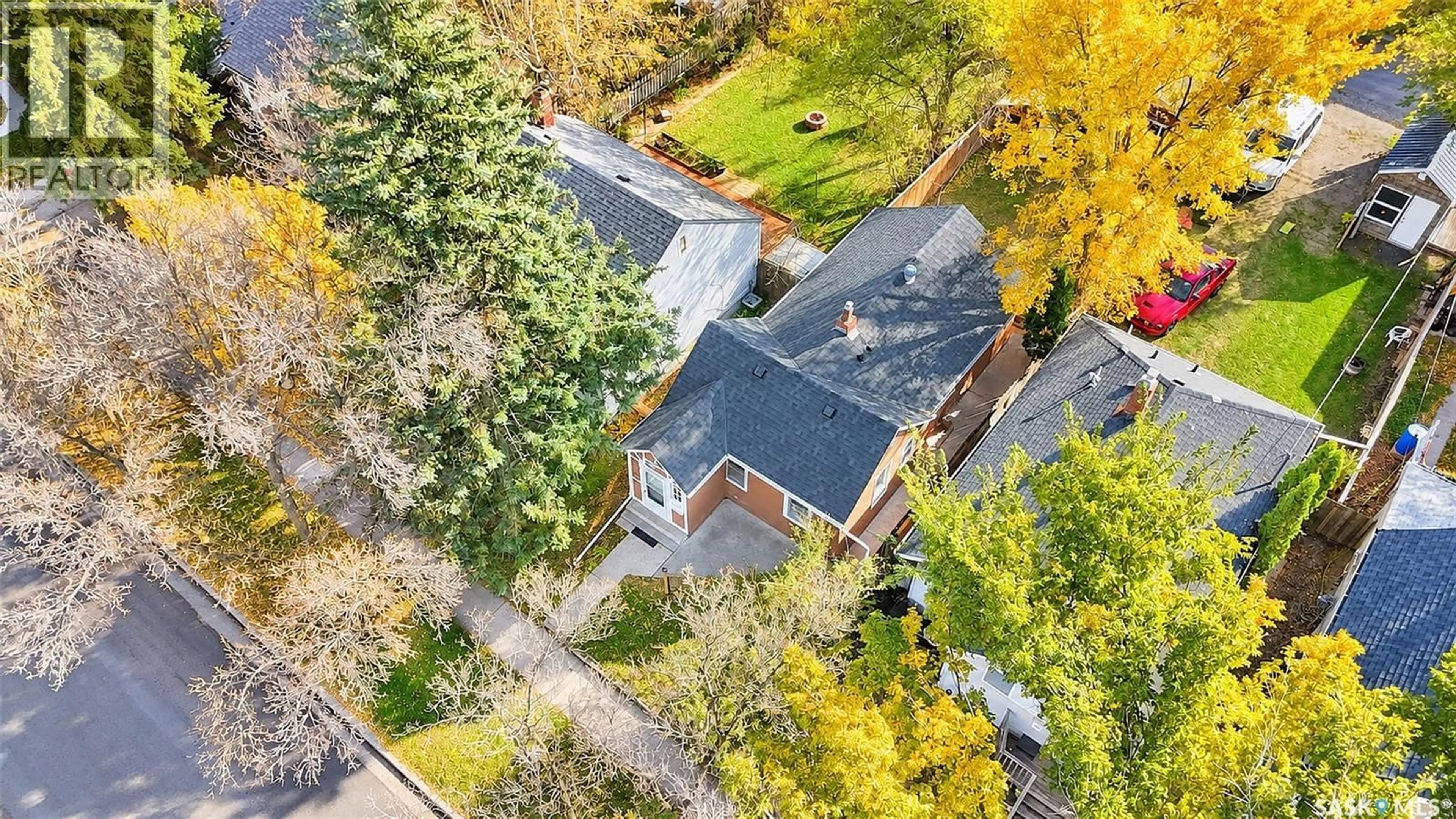 A pic from outside/outdoor area/front of a property/back of a property/a pic from drone, street for 206 4TH STREET, Saskatoon Saskatchewan S7H1J1