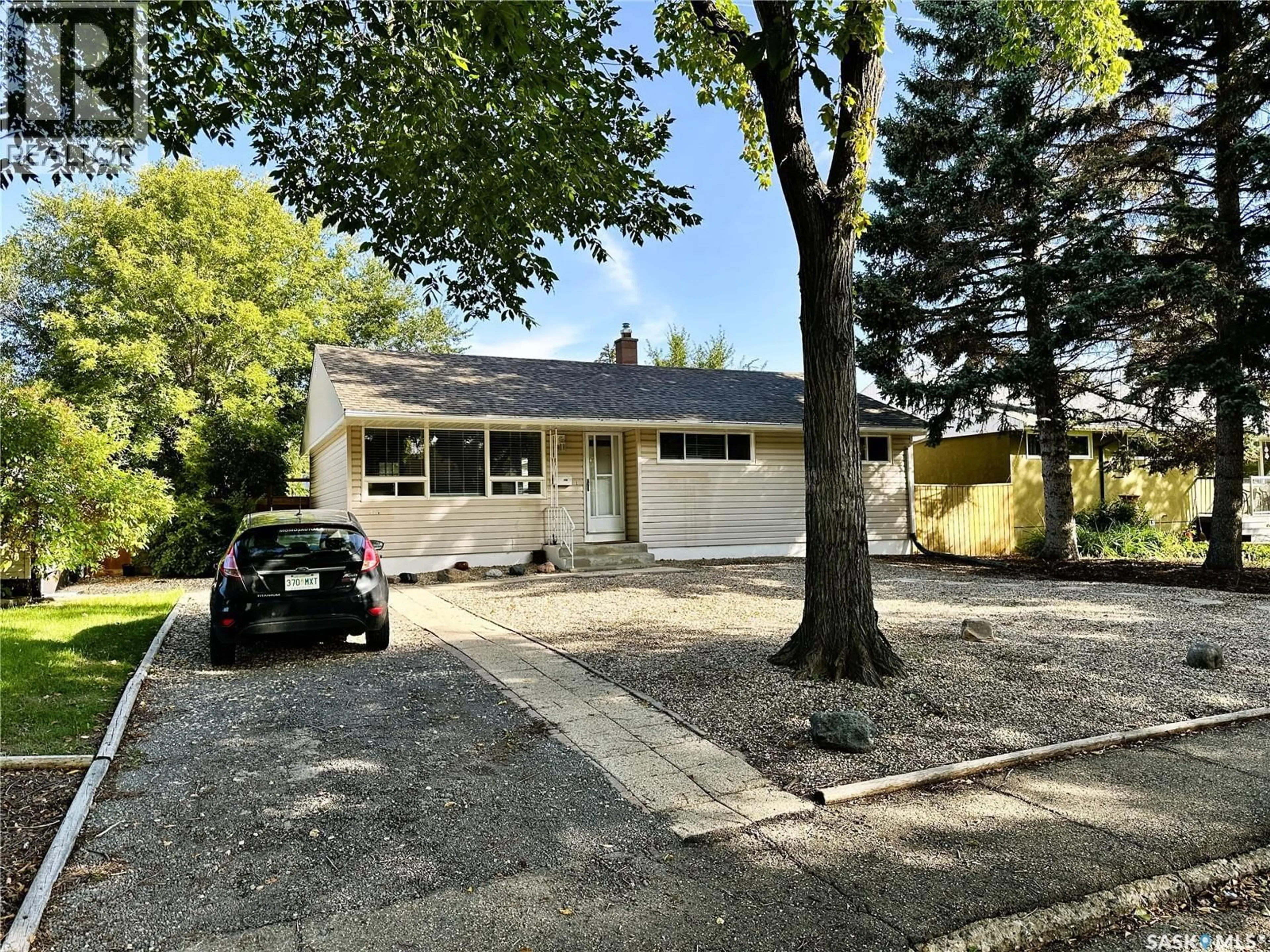 A pic from outside/outdoor area/front of a property/back of a property/a pic from drone, street for 3818 NORMANDY AVENUE, Regina Saskatchewan S4S0Y3