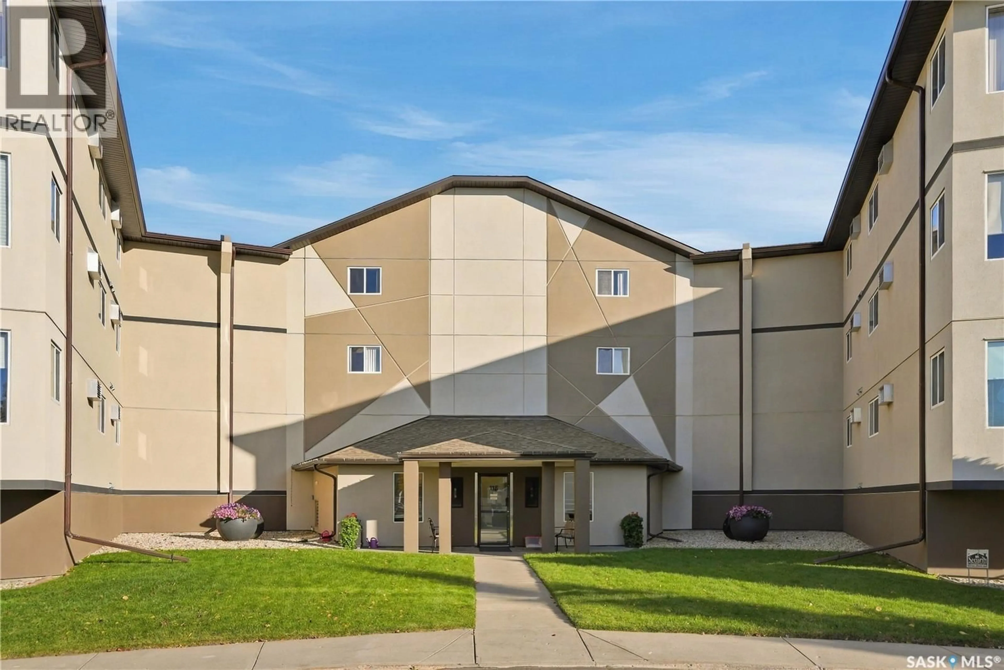 Indoor foyer for 207 - 115 KEEVIL CRESCENT, Saskatoon Saskatchewan S7N4P2