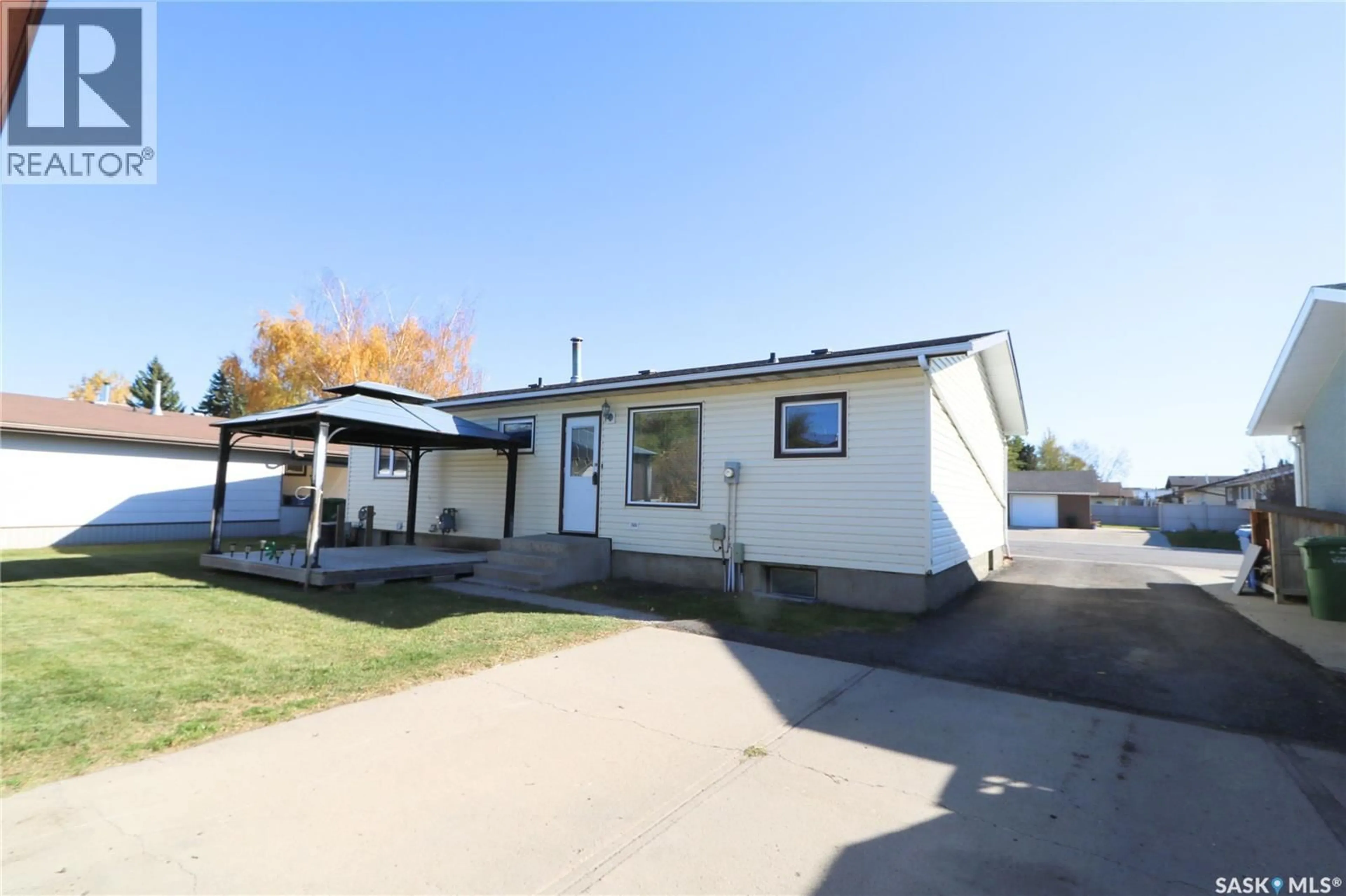 A pic from outside/outdoor area/front of a property/back of a property/a pic from drone, street for 180 MCBURNEY DRIVE, Yorkton Saskatchewan S3N3M4