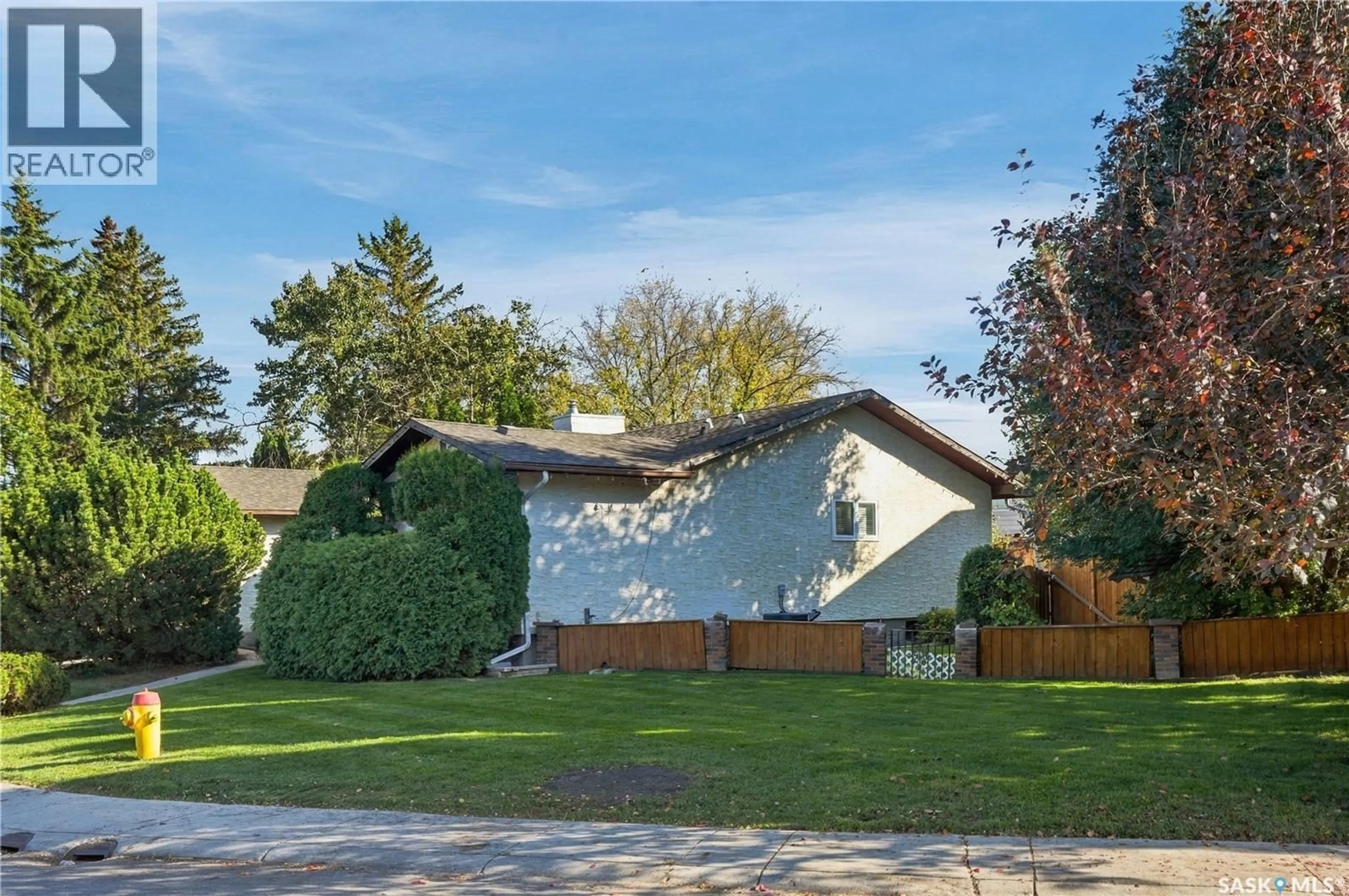 Home with vinyl exterior material, street for 427 POTH WAY, Saskatoon Saskatchewan S7M4V8