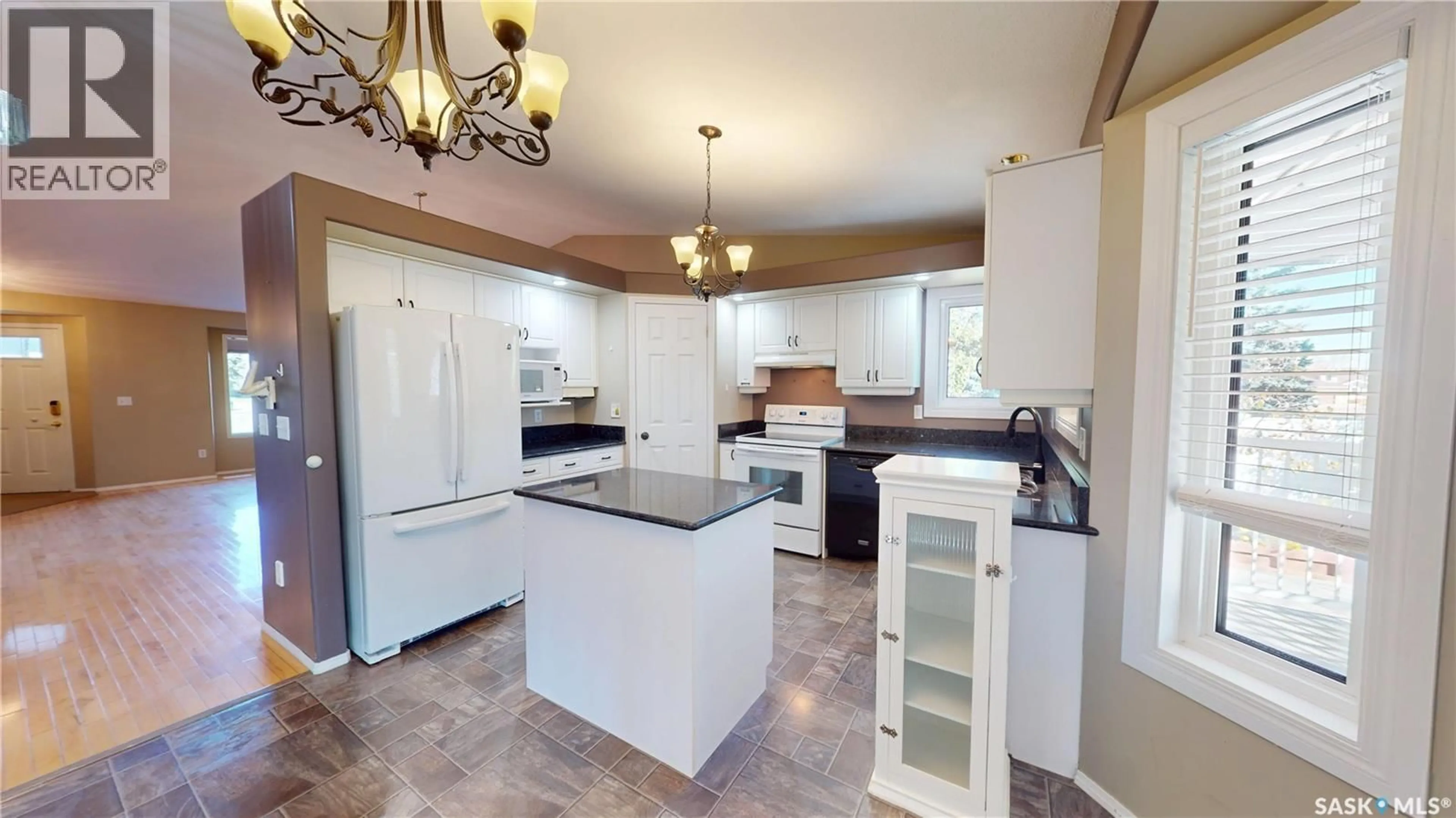 Open concept kitchen, ceramic/tile floor for 803 SWAN CRESCENT, Saskatoon Saskatchewan S7J5C7