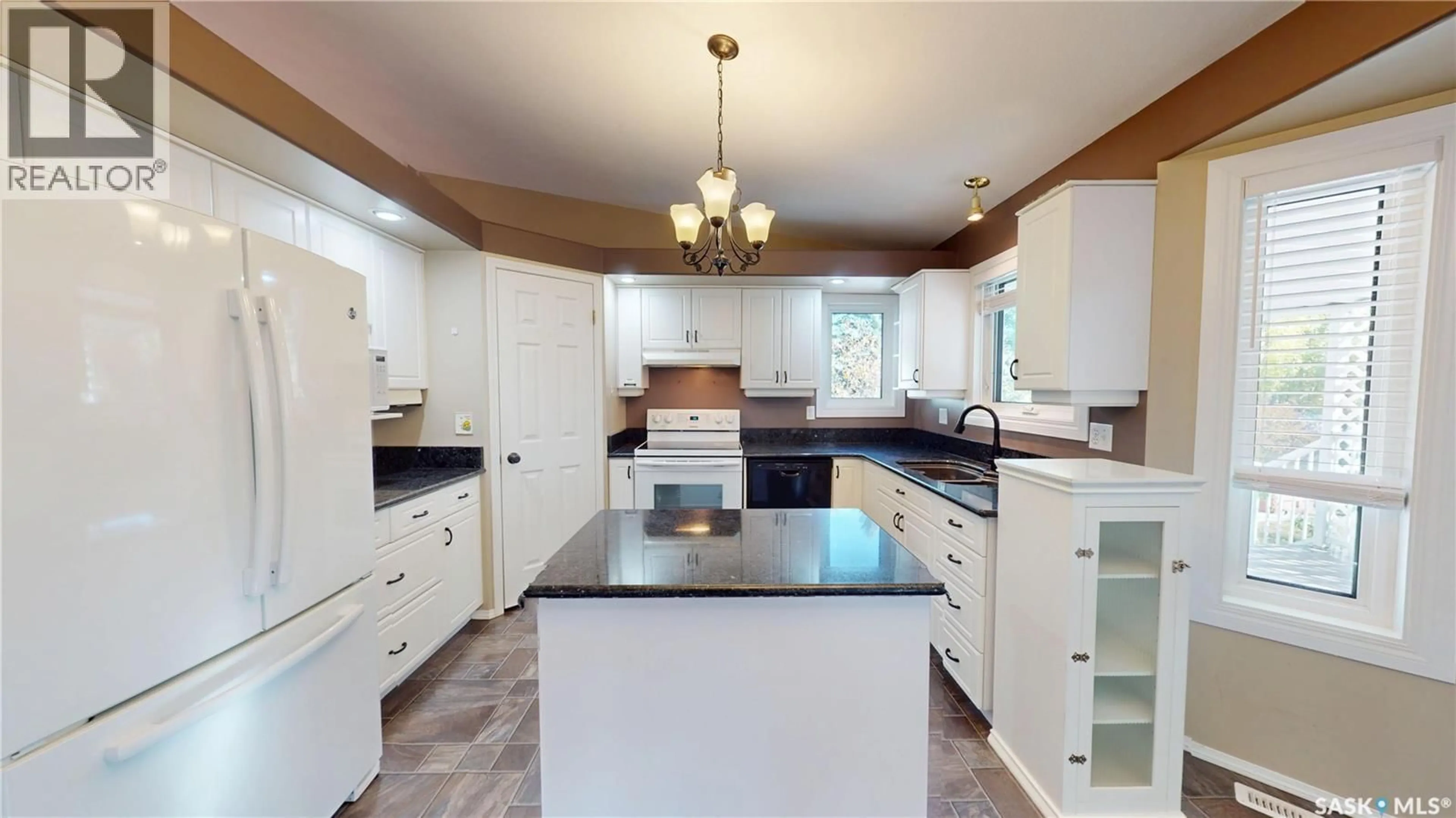 Open concept kitchen, ceramic/tile floor for 803 SWAN CRESCENT, Saskatoon Saskatchewan S7J5C7