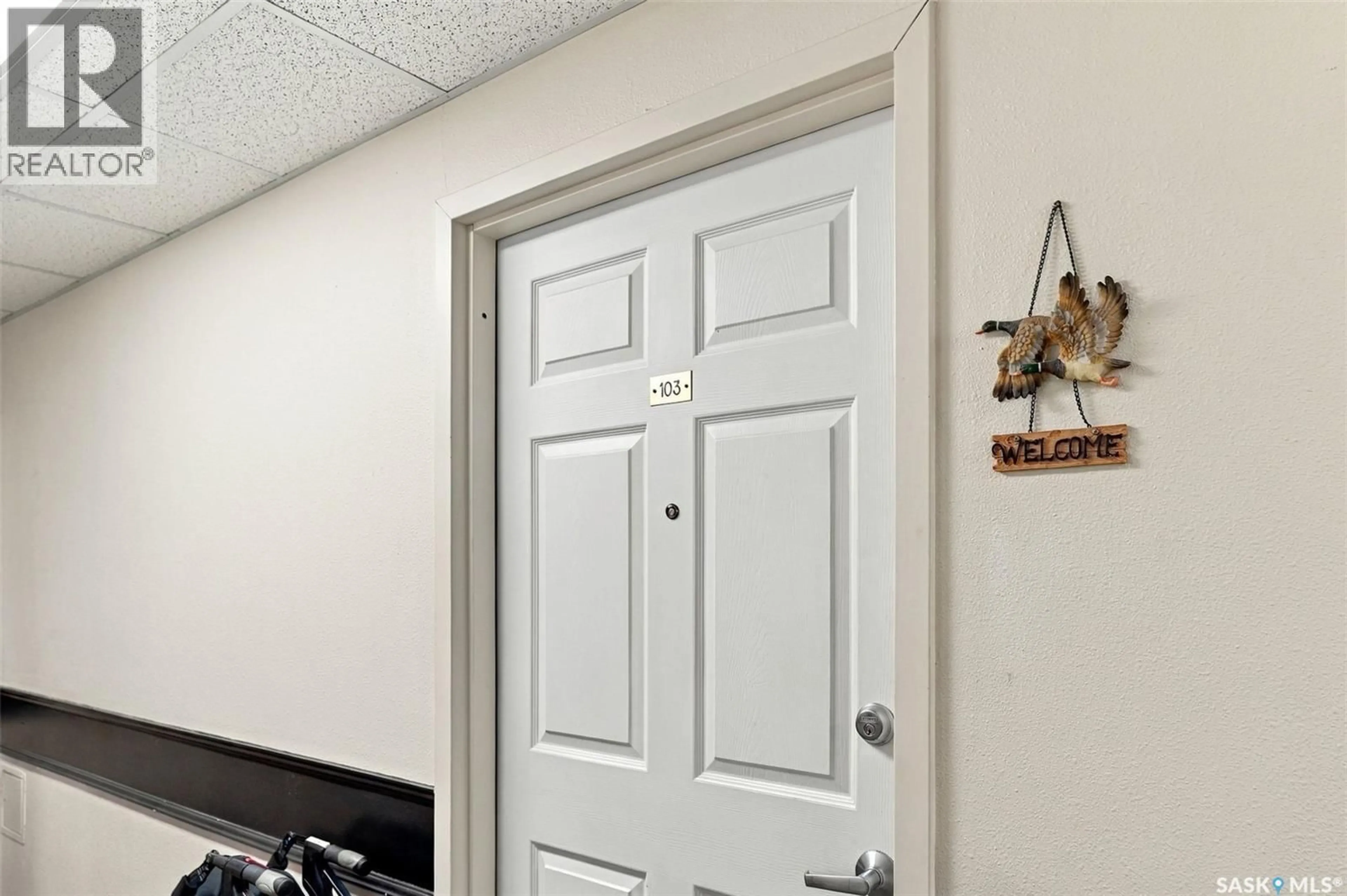 Indoor entryway for A - 351 SAGUENAY DRIVE, Saskatoon Saskatchewan S7K5T4