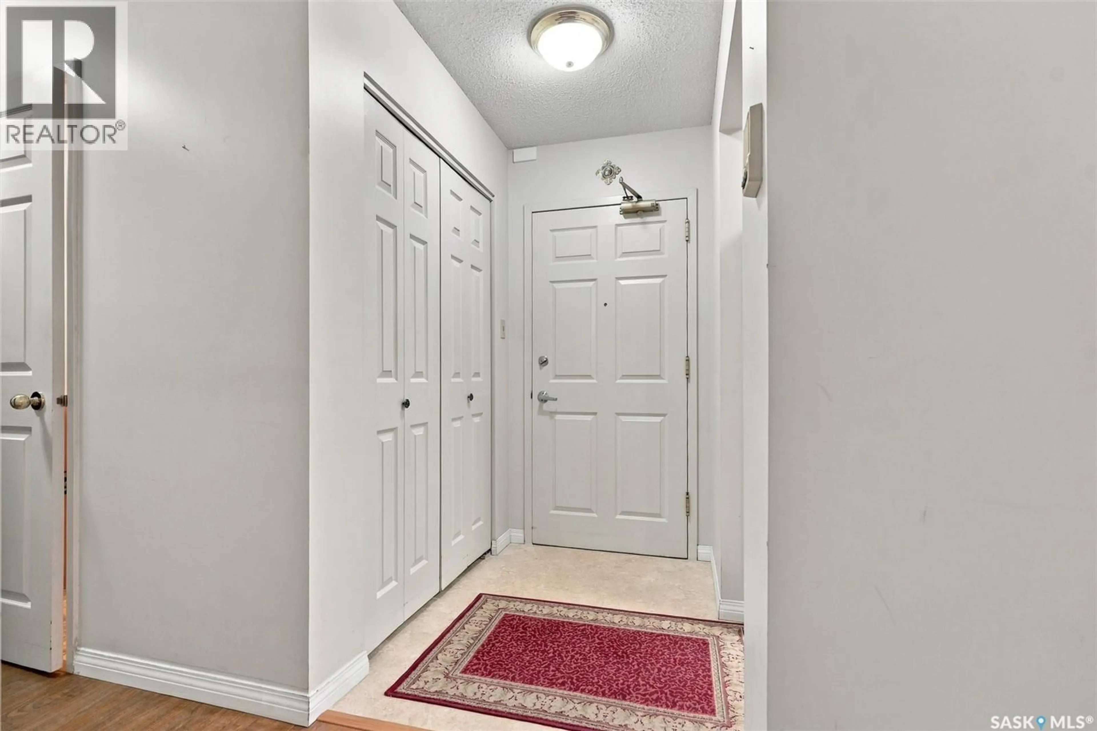 Indoor entryway for A - 351 SAGUENAY DRIVE, Saskatoon Saskatchewan S7K5T4