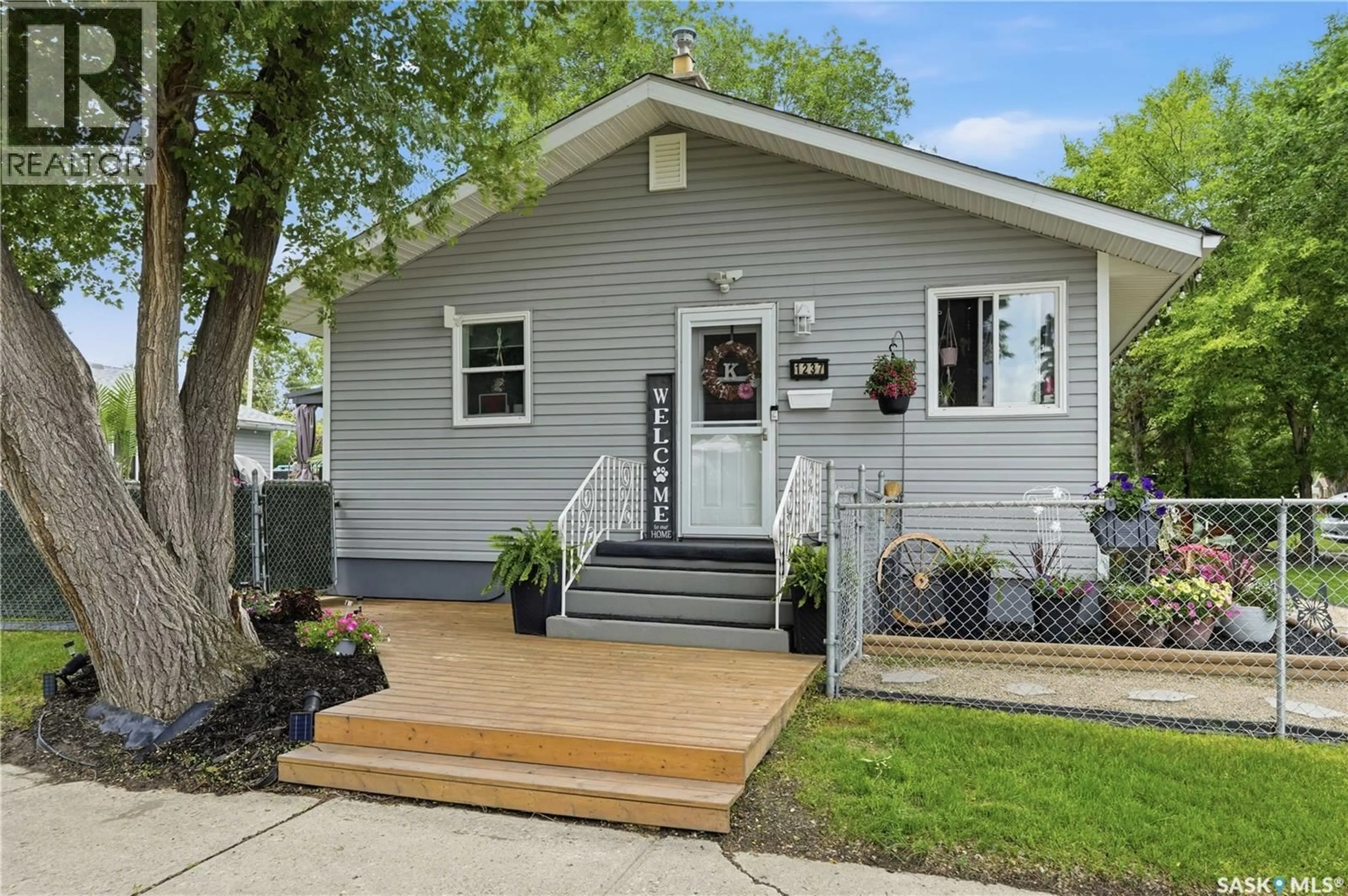 Home with vinyl exterior material, street for 1237 10TH AVENUE, Regina Saskatchewan S4N0J4
