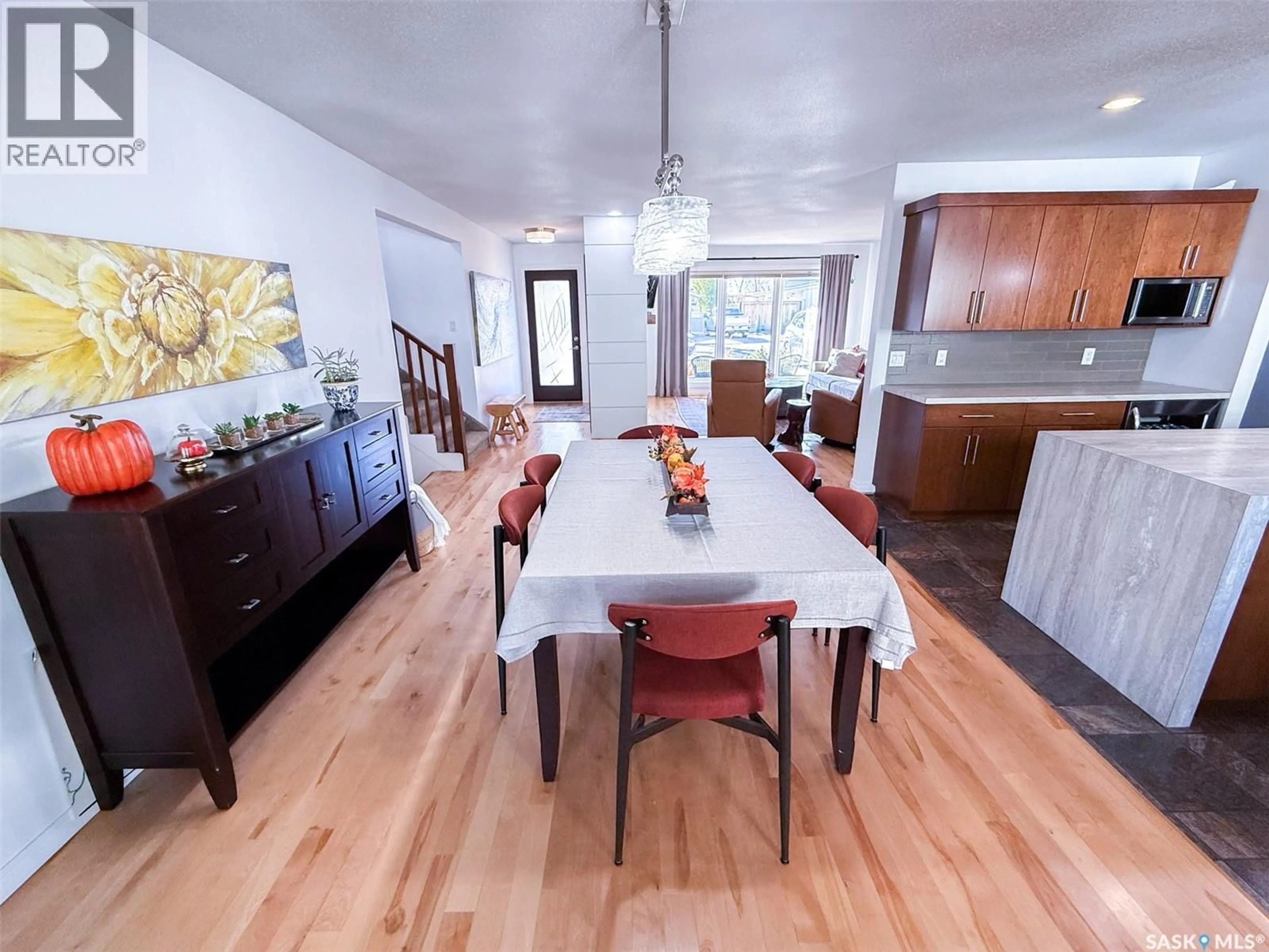 Dining room, wood/laminate floor for 1105 RIVERVIEW CRESCENT, Swift Current Saskatchewan S9H1Y8