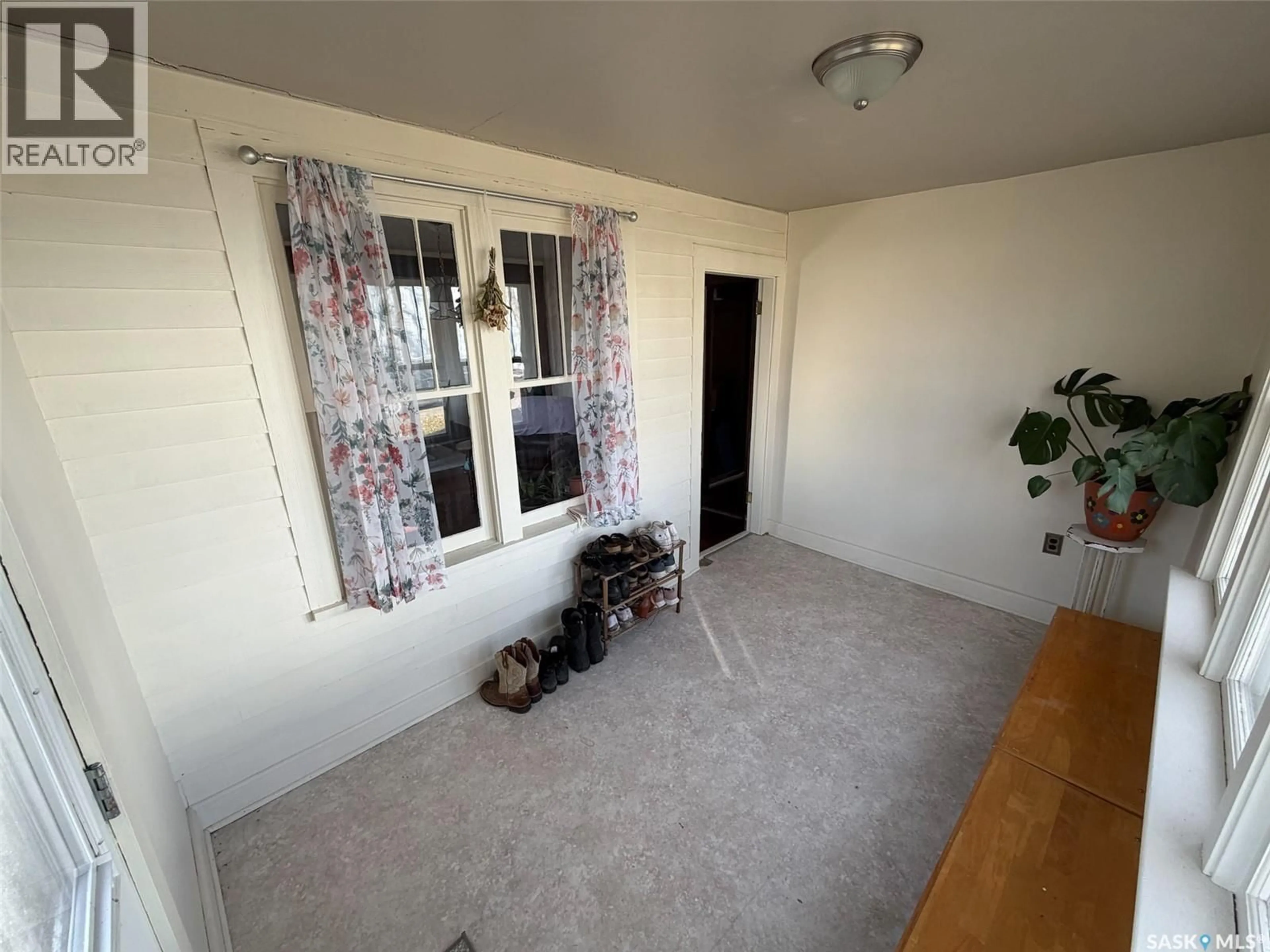 A pic of a room for 431 1ST STREET, Shaunavon Saskatchewan S0N2M0